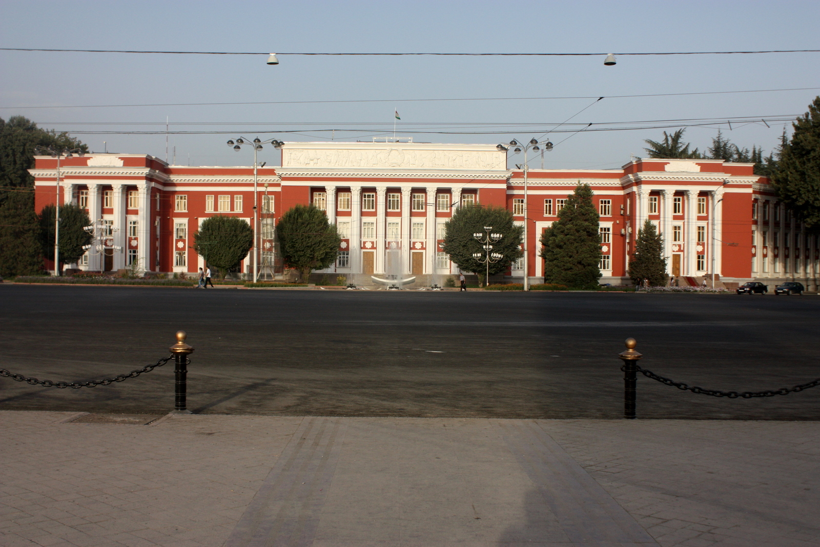 Majlis Tertinggi di Dushanbe.