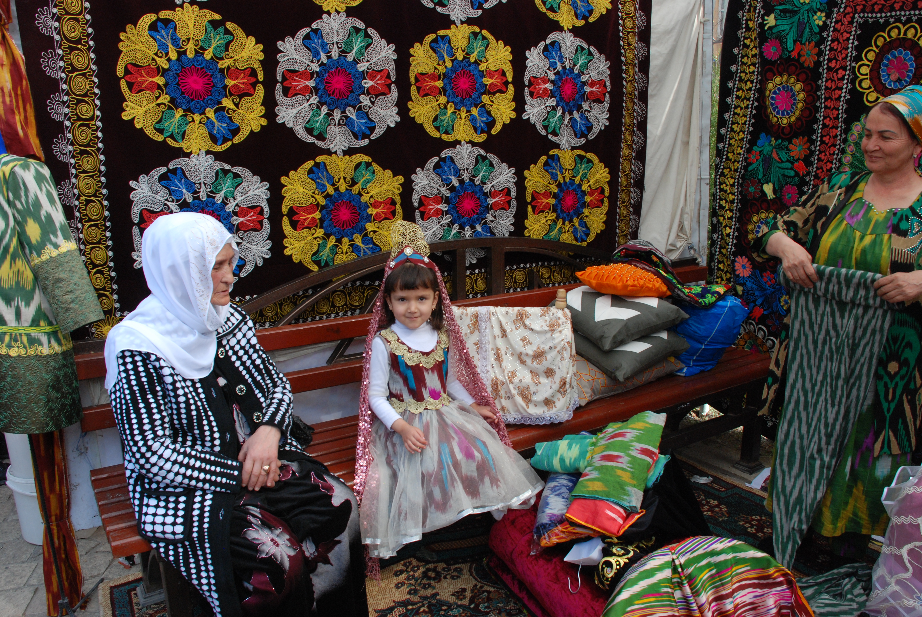 Perayaan Nowruz di Tajikistan. Nowruz adalah salah satu festival terpenting, menandai Tahun Baru Persia dan datangnya musim semi.