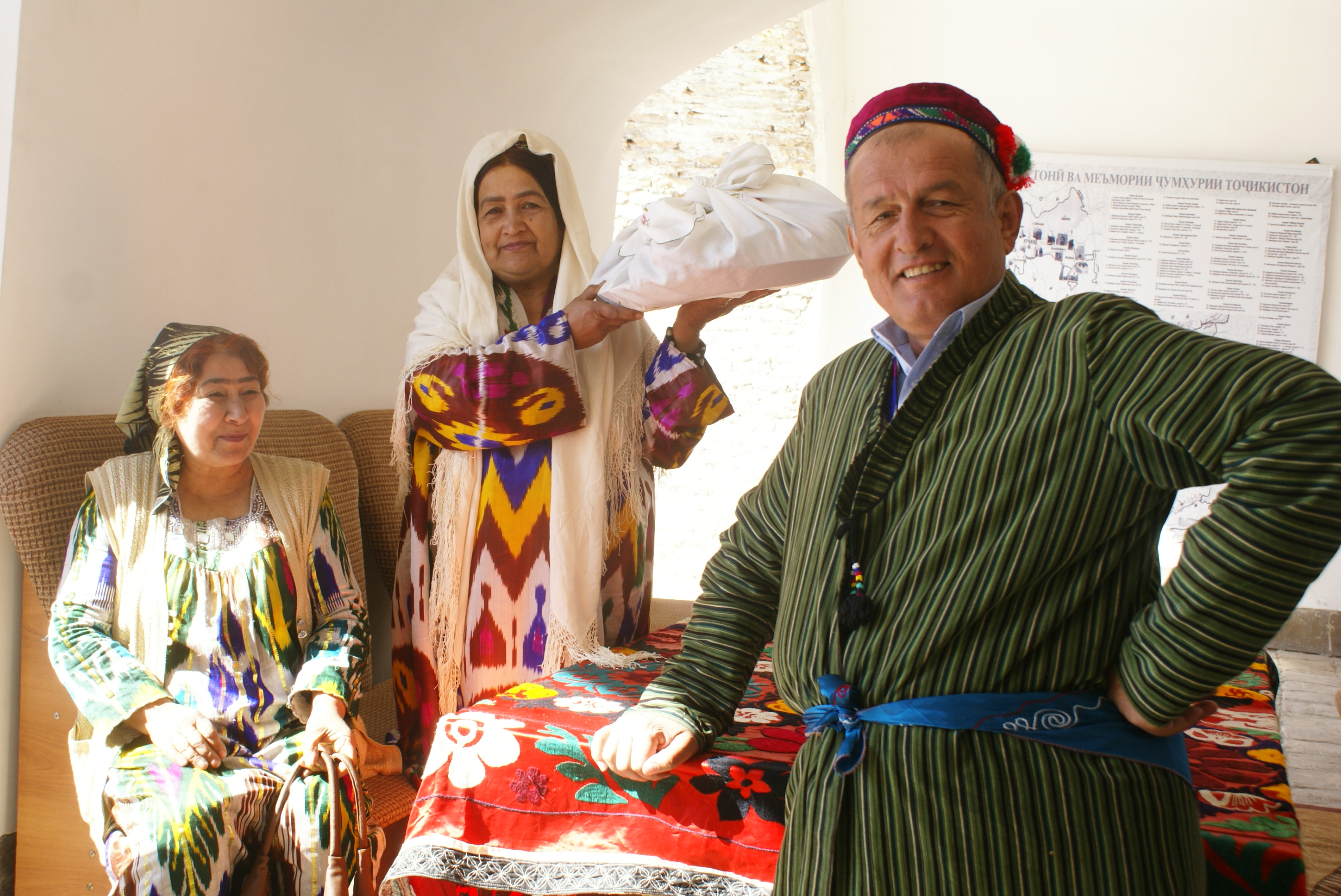 Pakaian tradisional Tajik