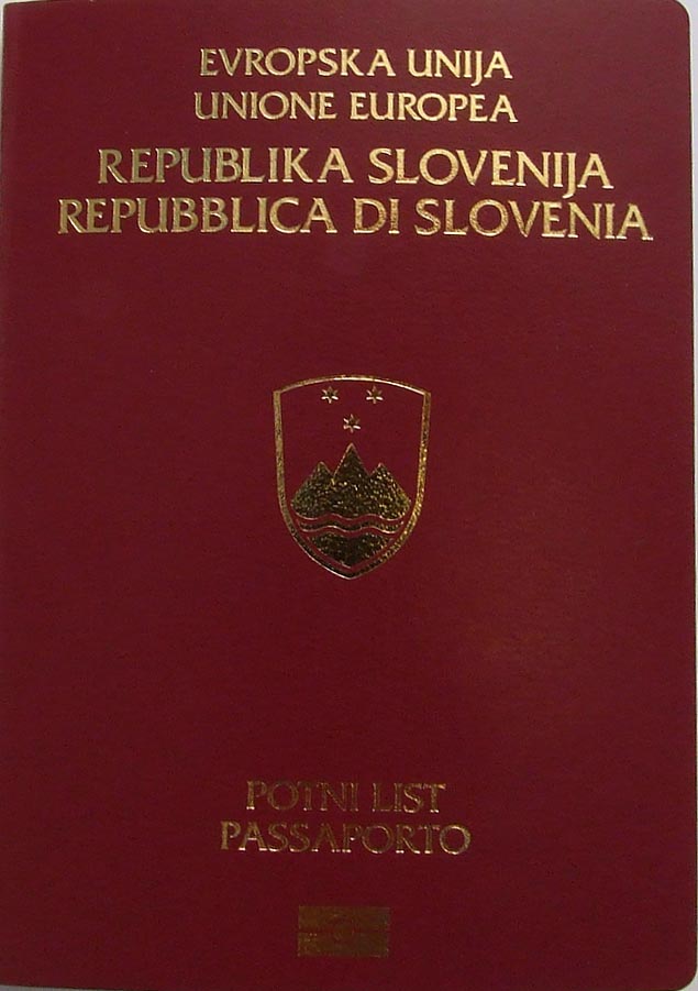 Bìa trước của hộ chiếu song ngữ tiếng Slovenia và tiếng Ý.