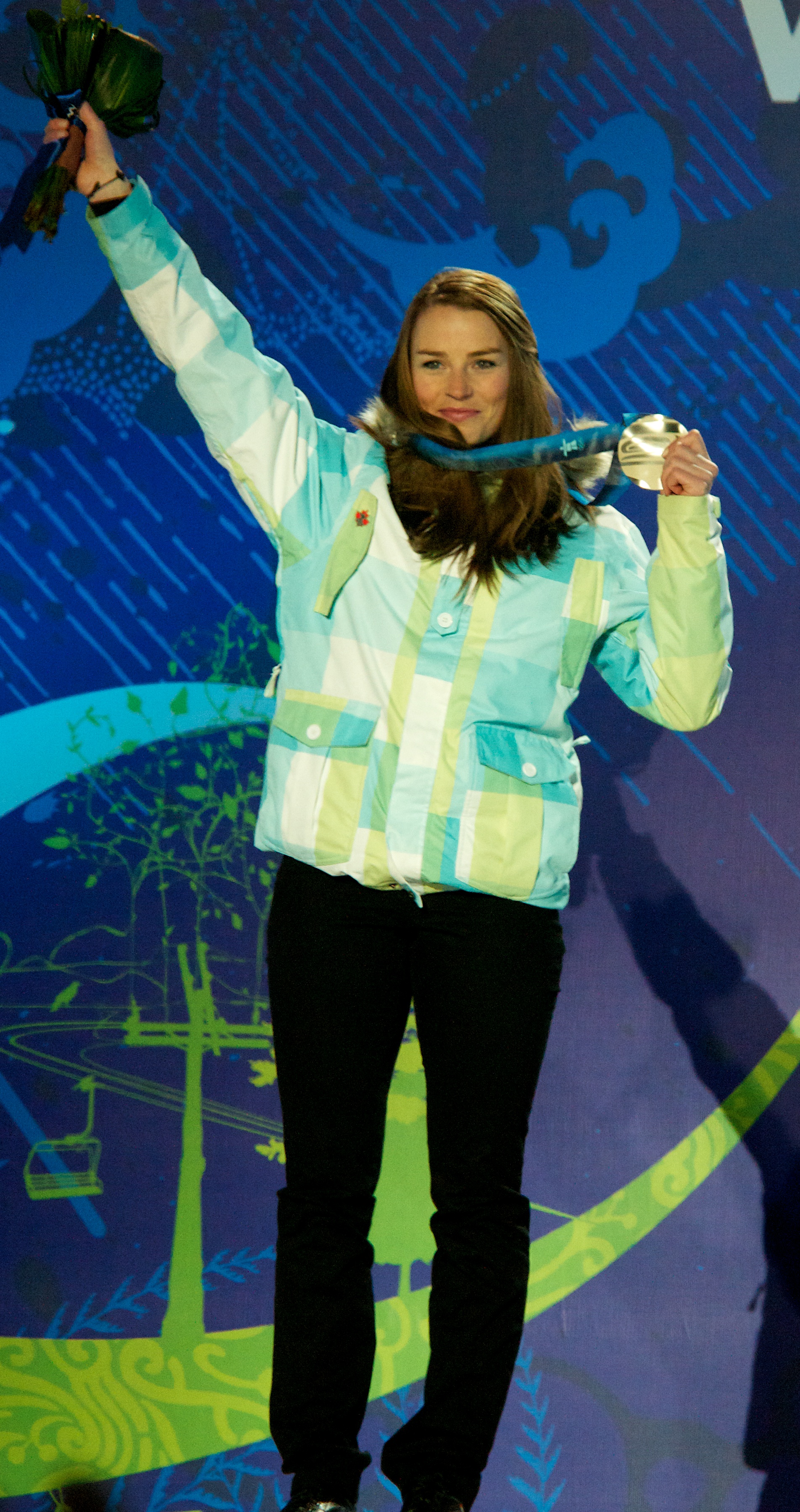 Vận động viên trượt tuyết đổ đèo Tina Maze, người đoạt hai huy chương vàng Olympic và là người chiến thắng chung cuộc của mùa giải World Cup 2012-13.