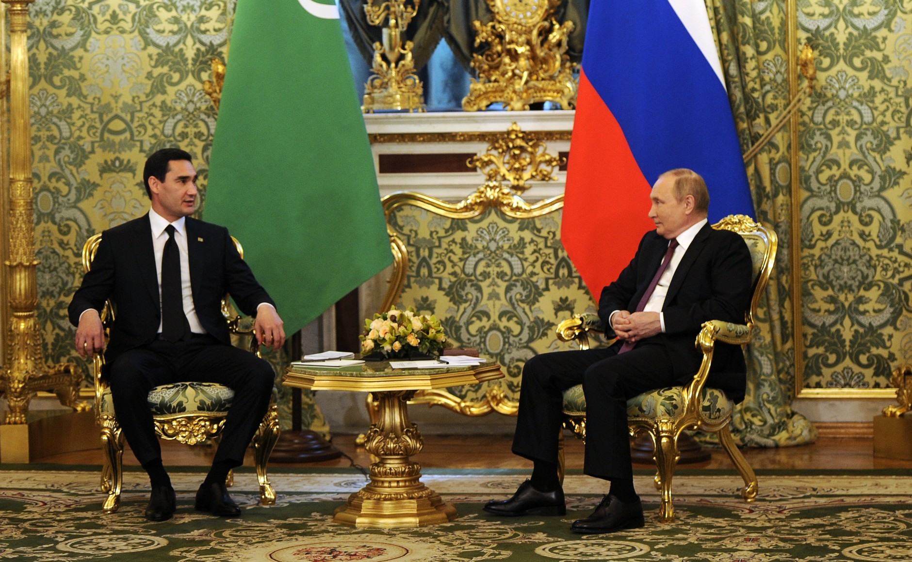 Presiden Turkmenistan Serdar Berdimuhamedow dan Presiden Rusia Vladimir Putin di Moskwa pada 10 Juni 2022
