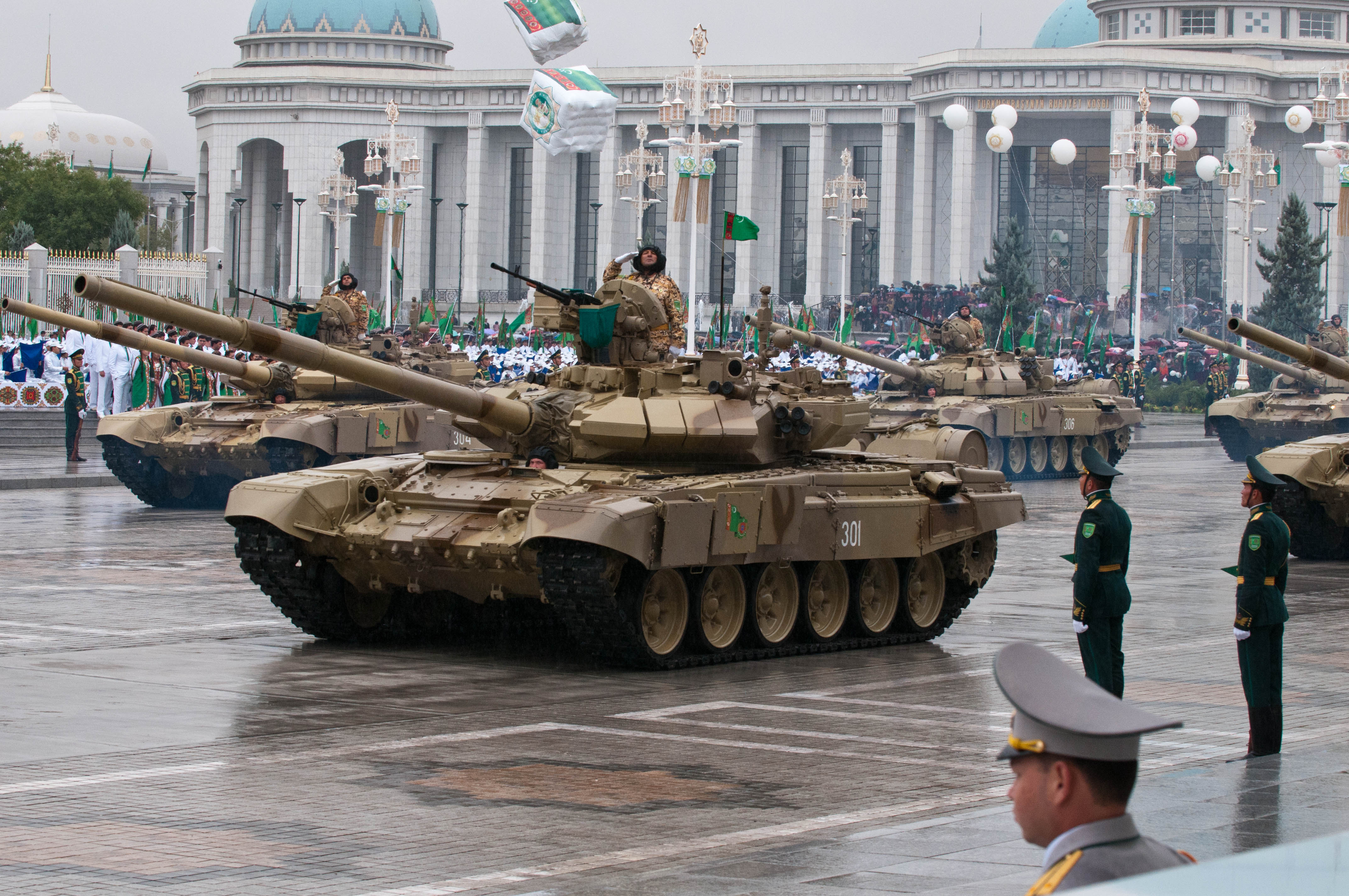 Unit T-90SA dan T-72UMG