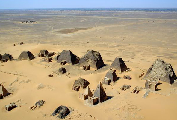 Kim tự tháp Nubia tại Meroë