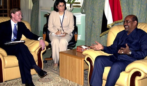 Bashir (kanan) dan Timbalan Setiausaha Negara A.S. Robert Zoellick, 2005.