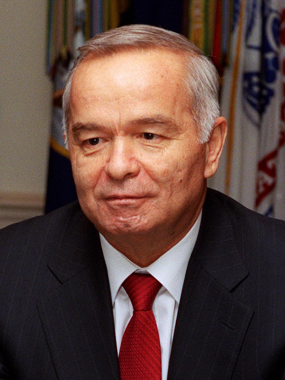 Islam Karimov, Presiden pertama Uzbekistan, semasa lawatan ke Pentagon pada tahun 2002