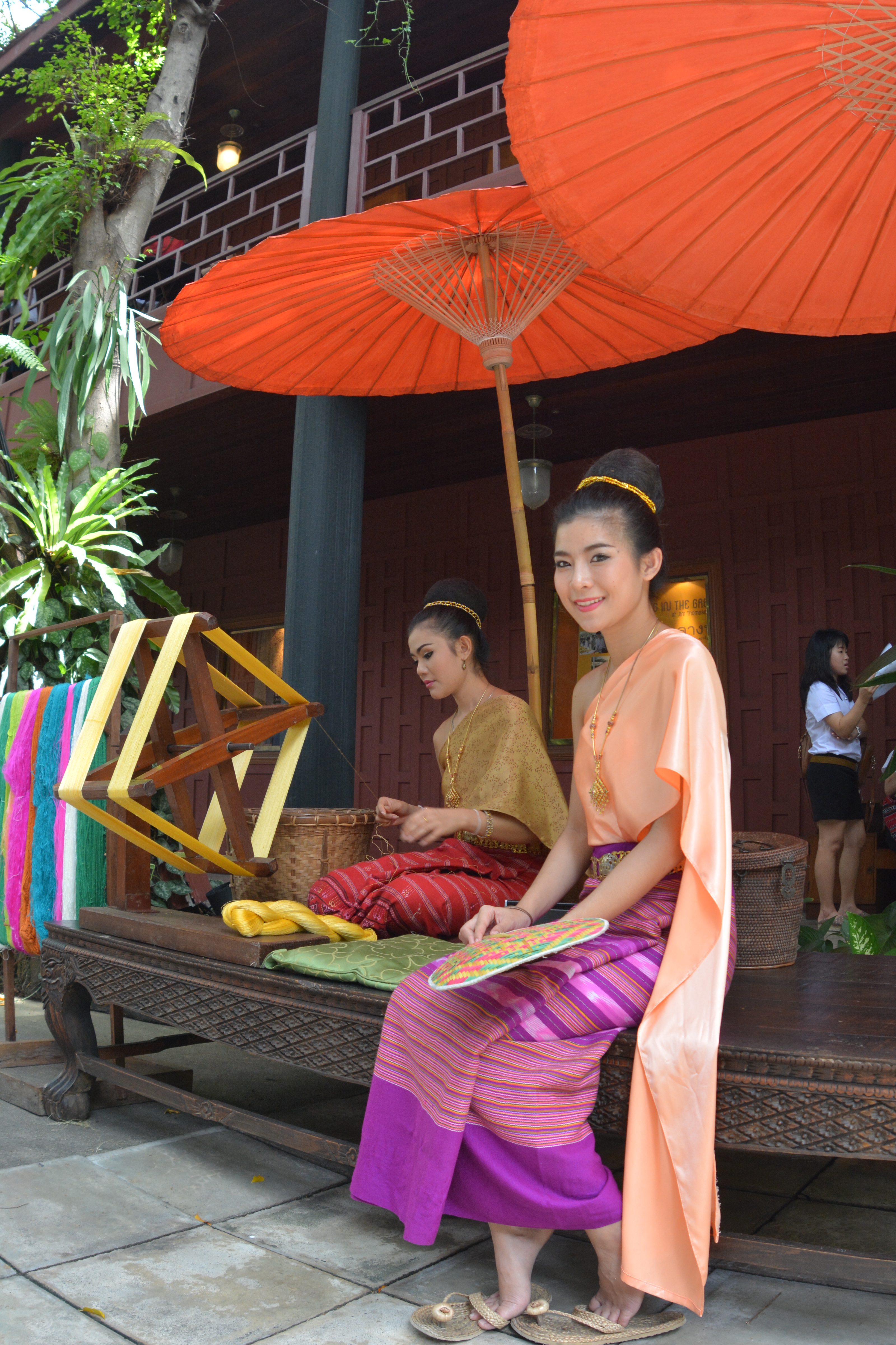 Wanita Thai memakai sabai, Rumah Jim Thompson