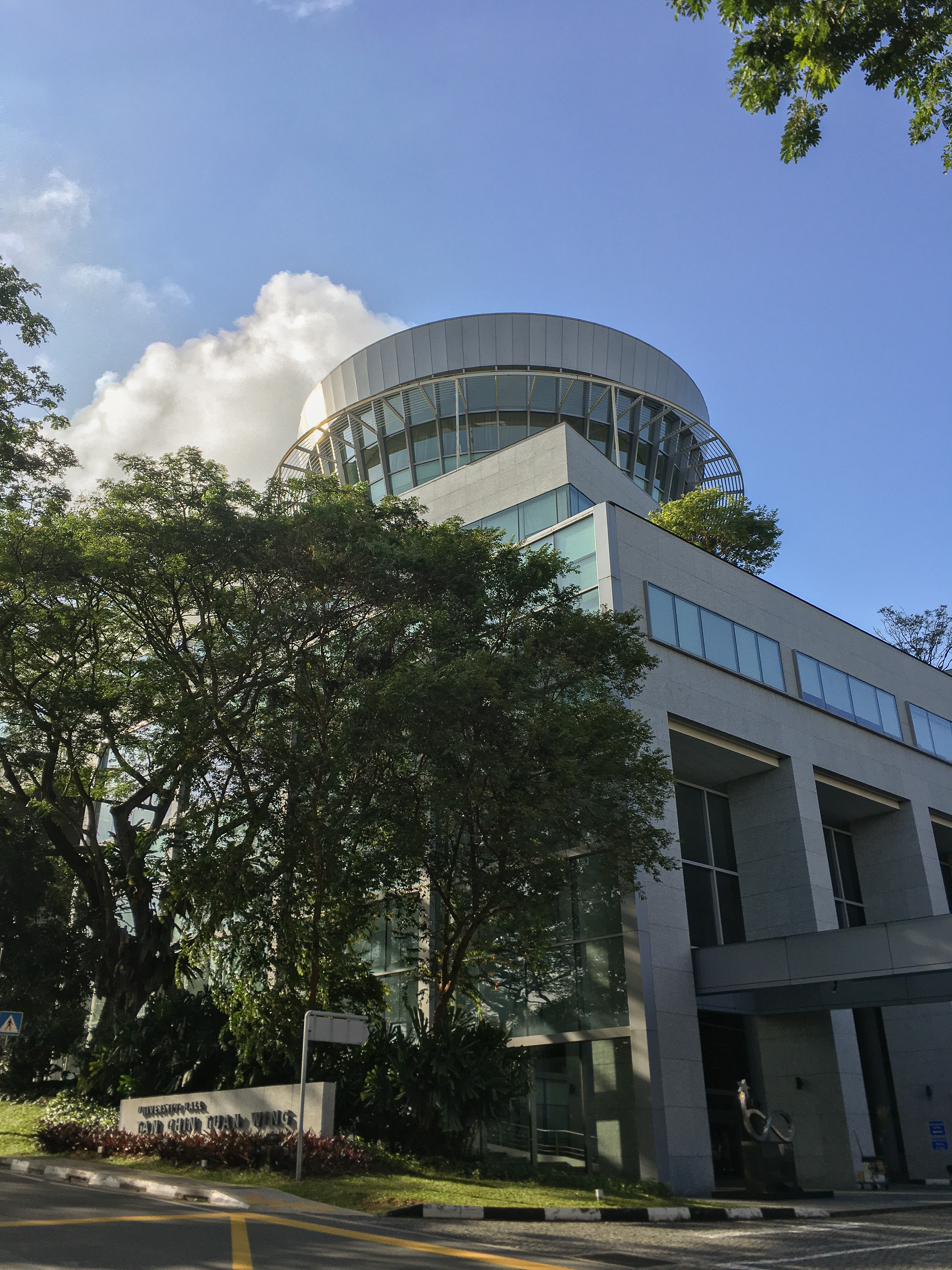 Universitas Nasional Singapura adalah salah satu dari enam universitas otonom di negara-kota ini.