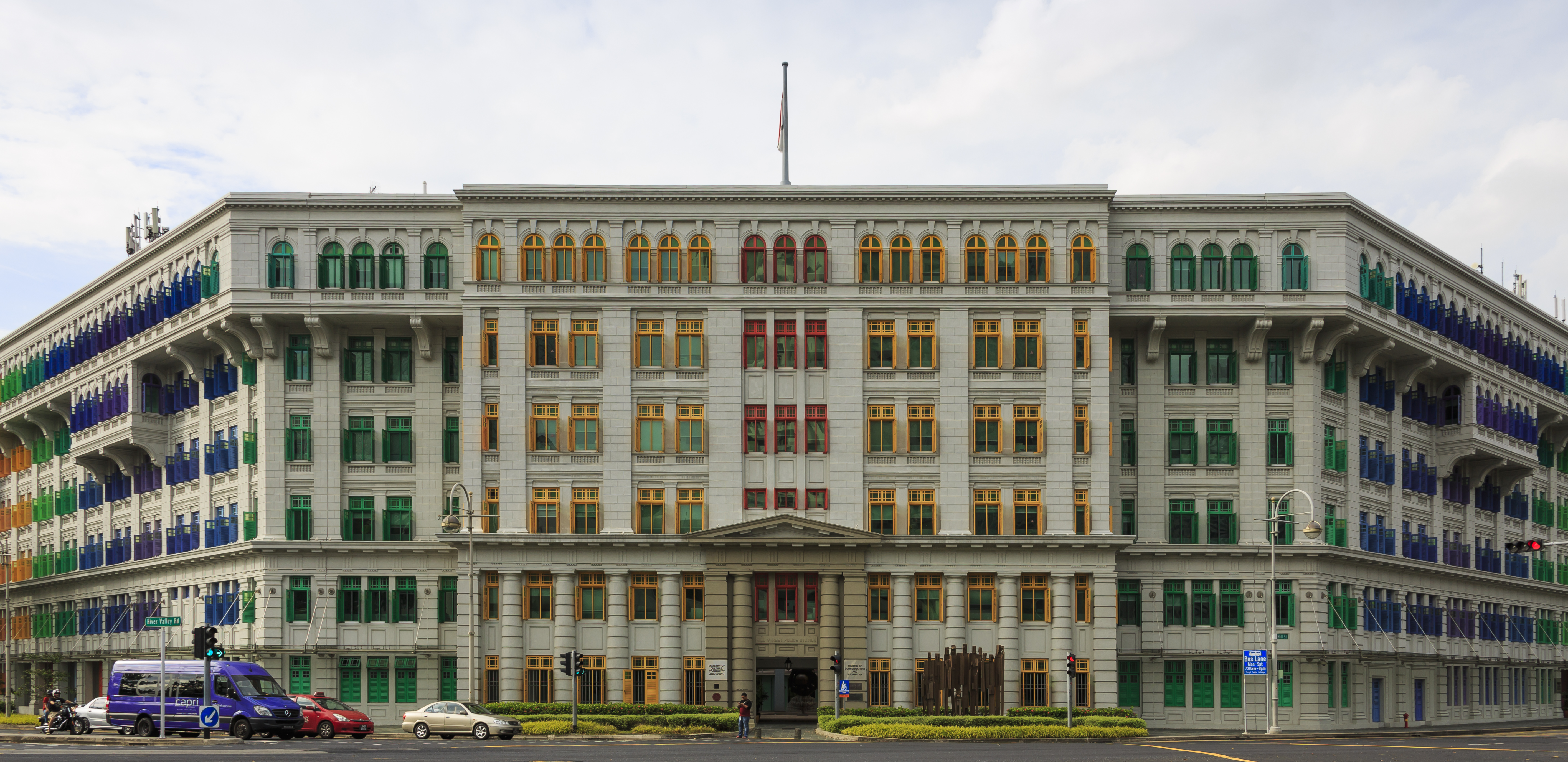 Kementerian Komunikasi dan Informasi mengawasi pengembangan infokom, media, dan seni.