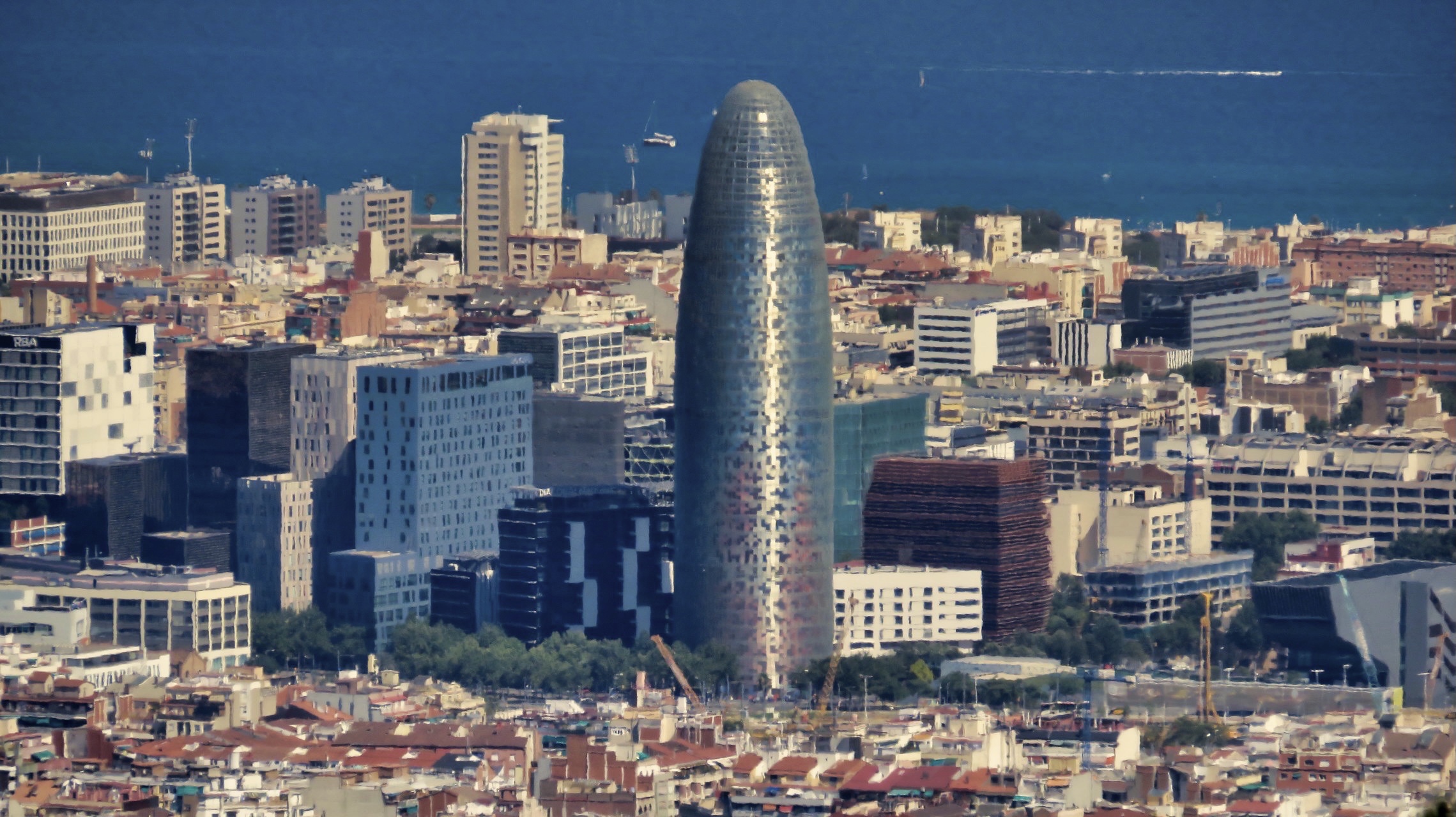 Torre Glòries dan distrik bisnis 22@ di Barcelona
