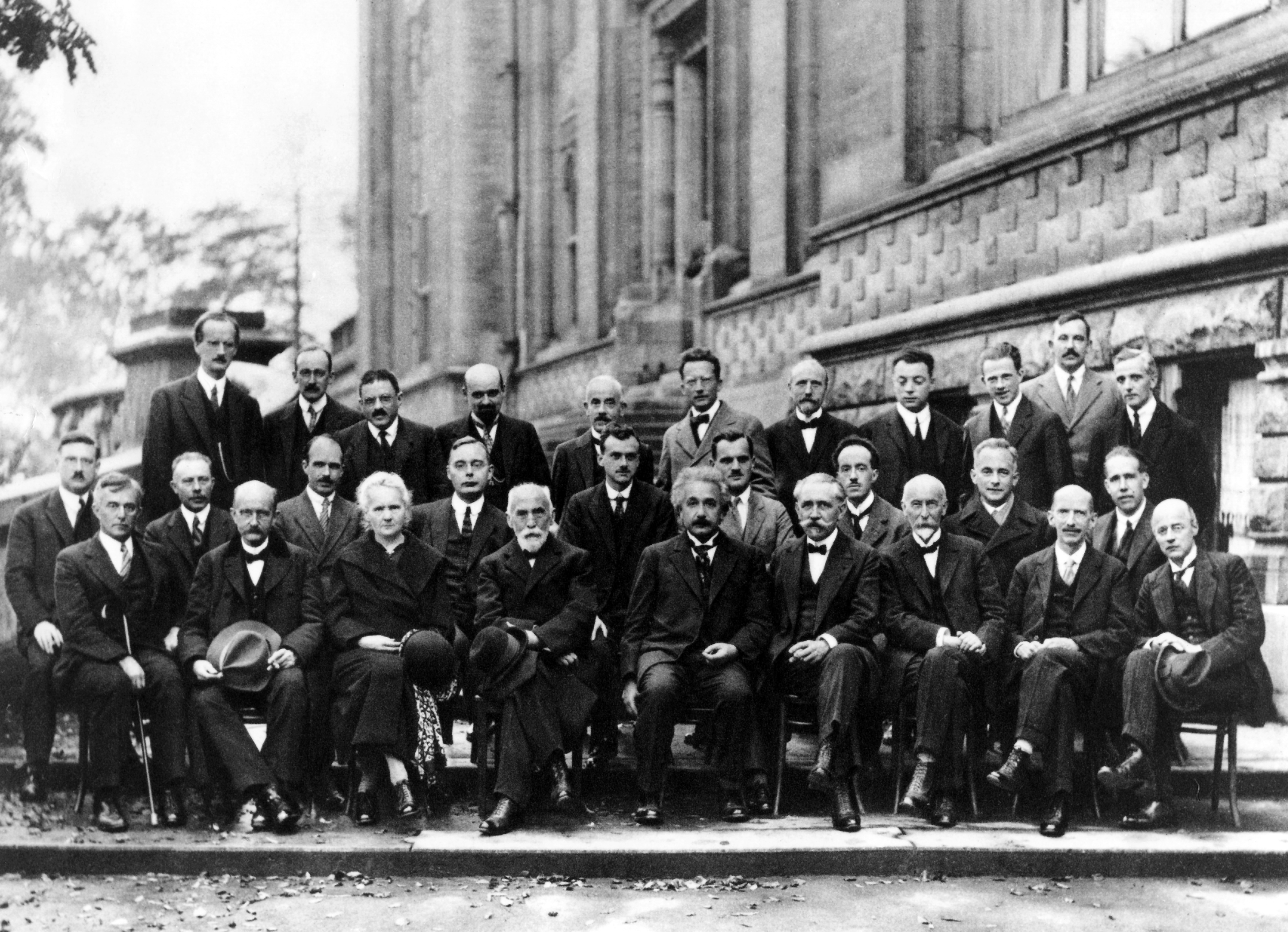 1927年にブリュッセルで開催された第5回ソルベー会議。多くの著名な物理学者や化学者が参加した。