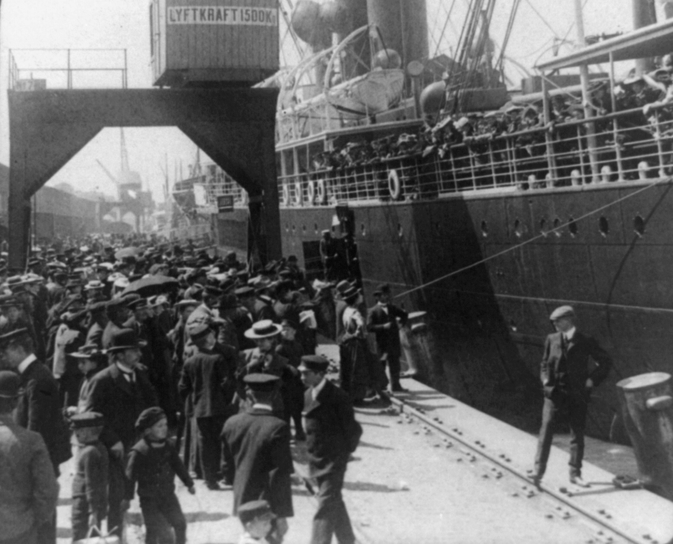 1905年、ヨーテボリで船に乗り込むスウェーデン移民
