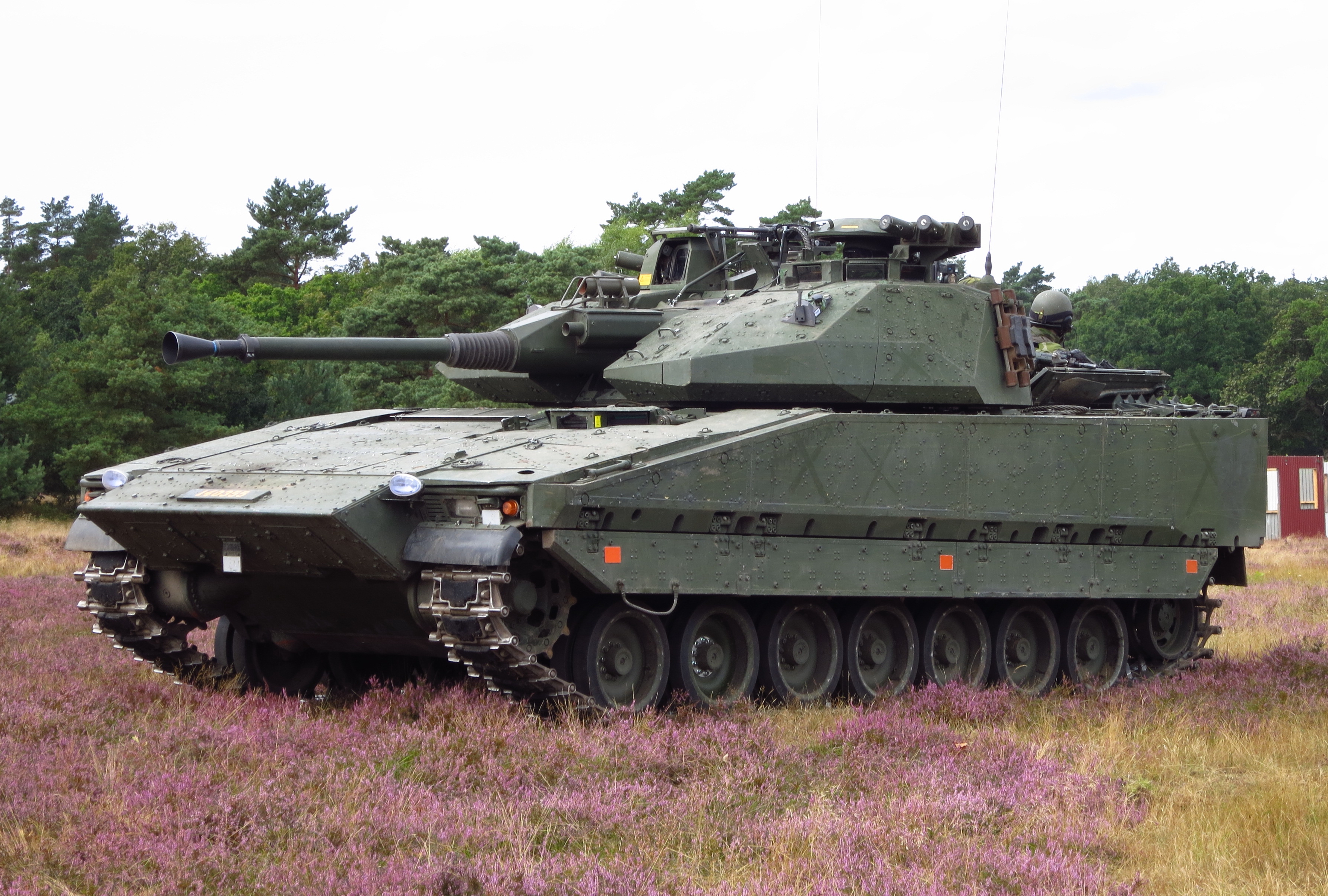 スウェーデンが生産・使用する歩兵戦闘車CV90