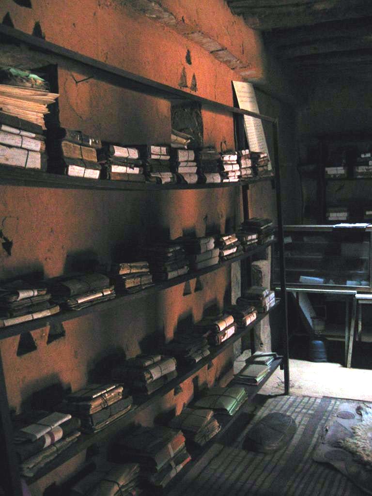 Koleksi Al-Quran di sebuah perpustakaan di Chinguetti