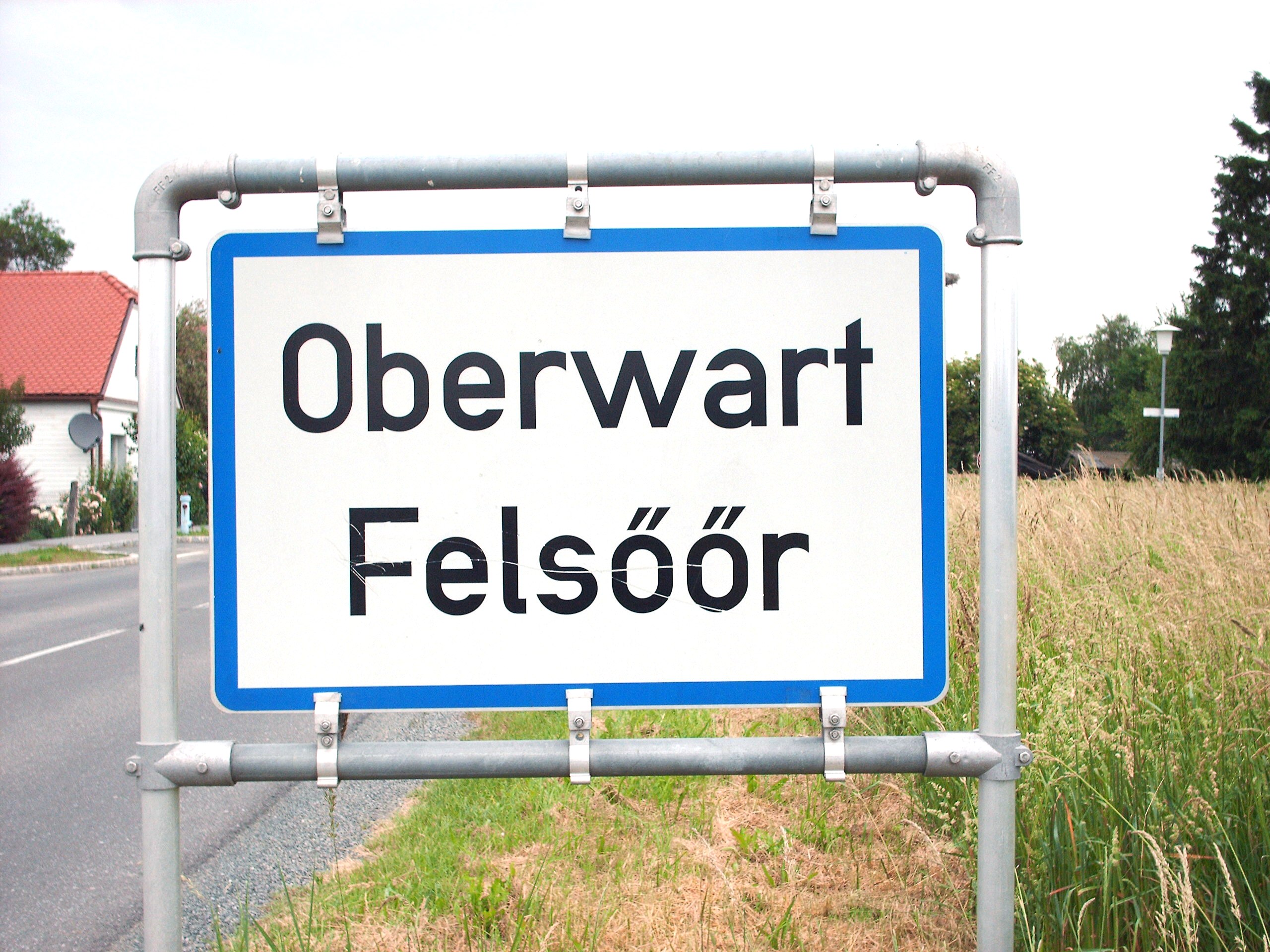 Papan tanda dwibahasa Oberwart (dalam bahasa Hungary Felsőőr) di Burgenland