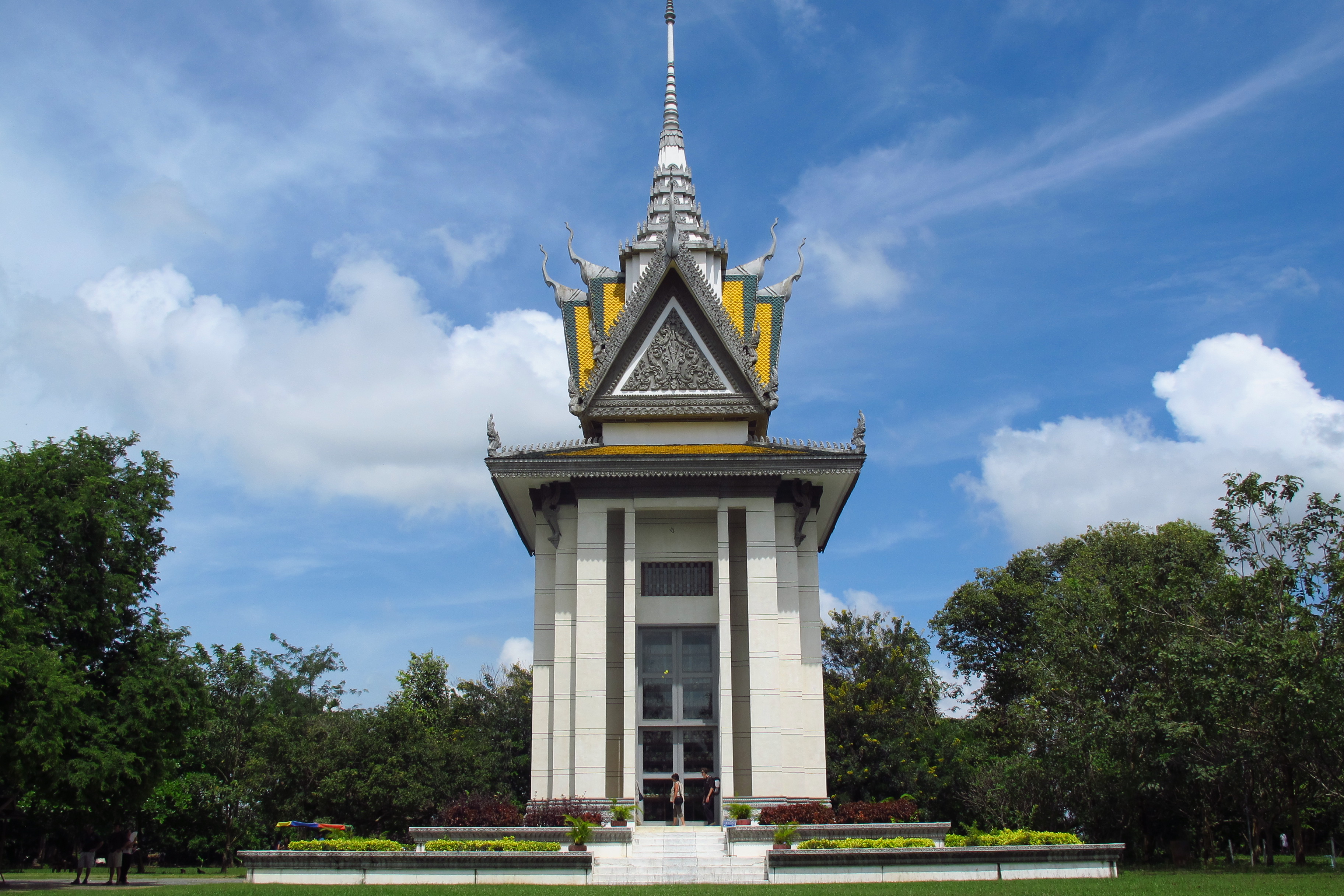 Choeung Ek, tapak kubur besar yang terkenal untuk mangsa genosid semasa era Khmer Rouge