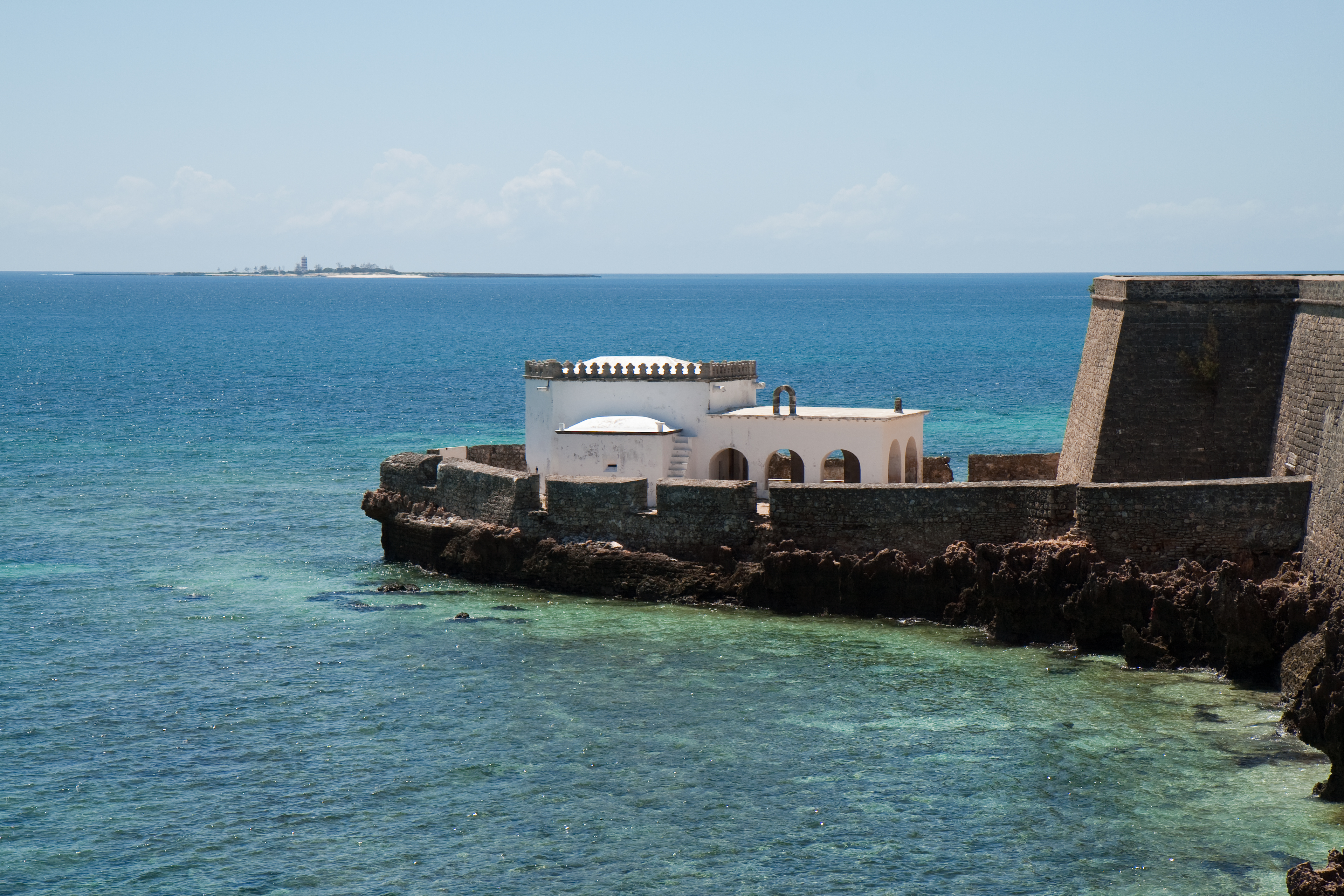 Kapel Nossa Senhora de Baluarte di Pulau Mozambik, salah satu bangunan Eropa tertua di belahan bumi selatan.