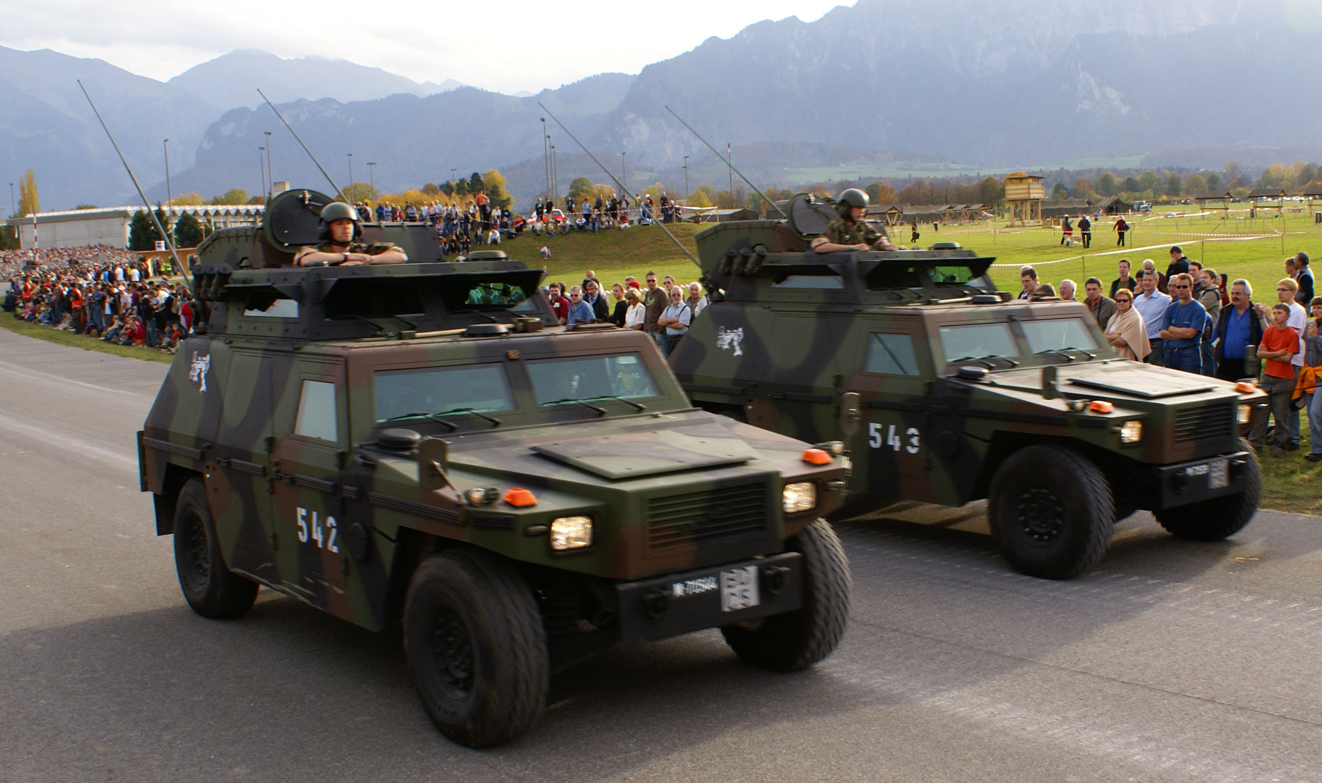 Kenderaan Mowag Eagle buatan Switzerland milik angkatan darat