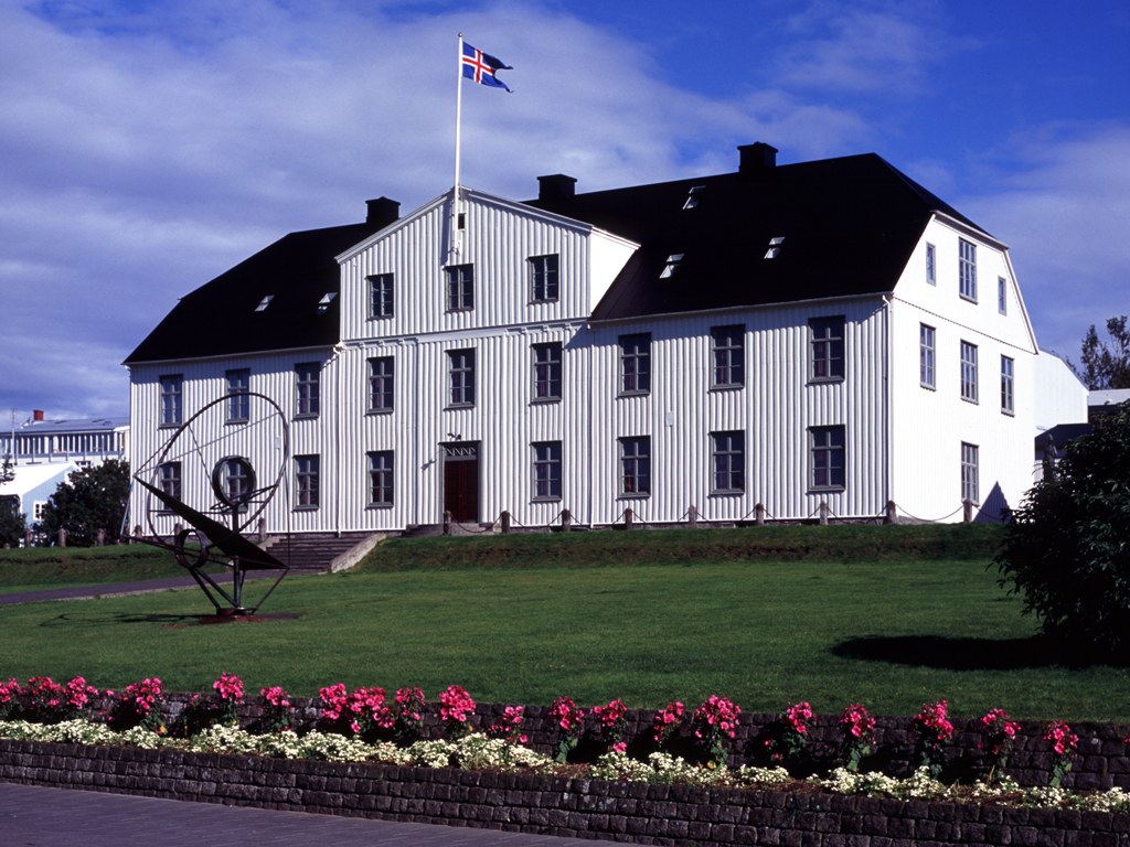 Kolej Junior Reykjavík (Menntaskólinn í Reykjavík), terletak di pusat bandar Reykjavík, ialah gimnasium tertua di Iceland.