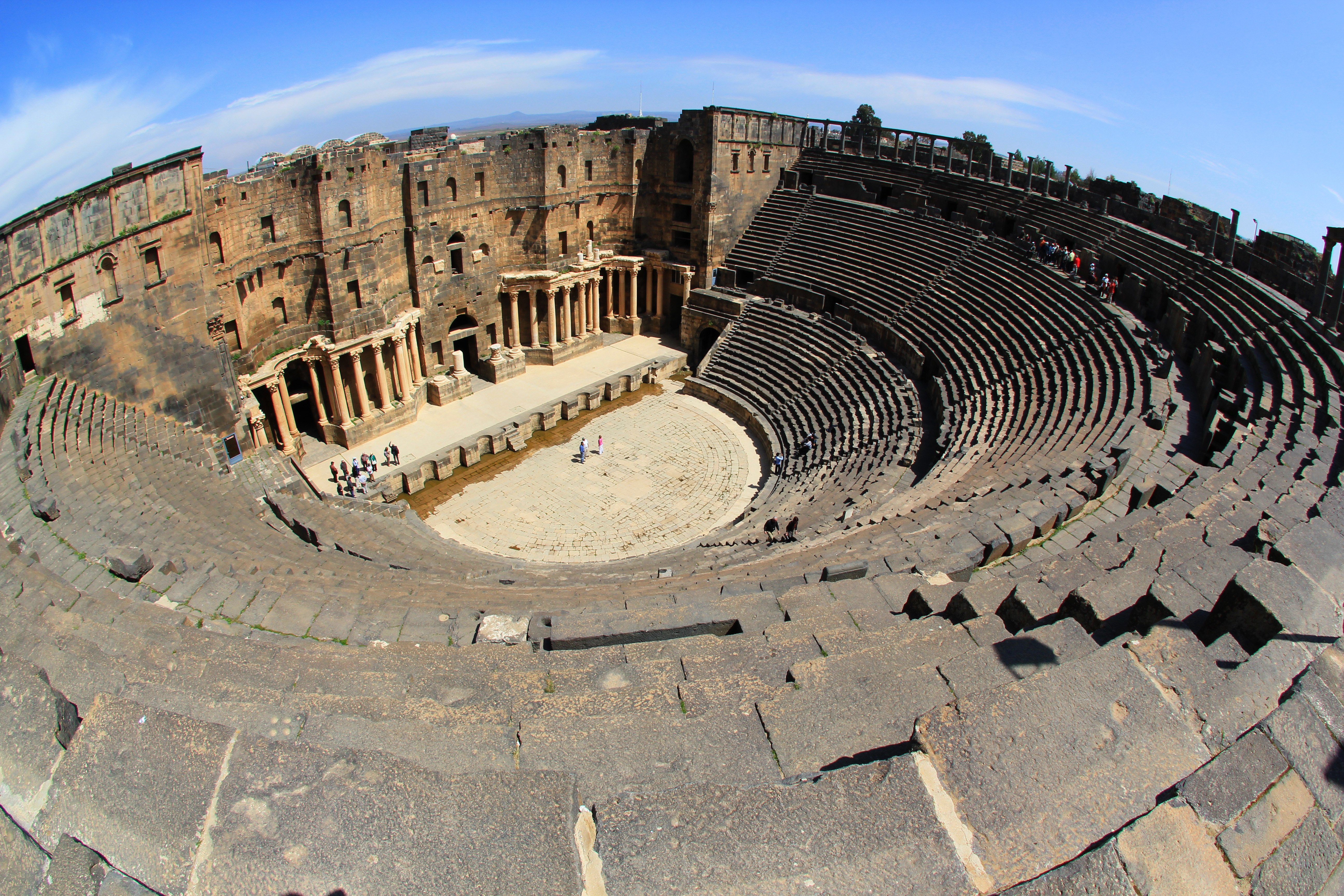 Teater Romawi di Bosra di provinsi Arabia, Suriah saat ini