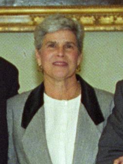 Pada tahun 1990, setelah perang Contra, Violeta Chamorro menjadi presiden wanita pertama yang terpilih secara demokratis dalam sejarah Amerika.