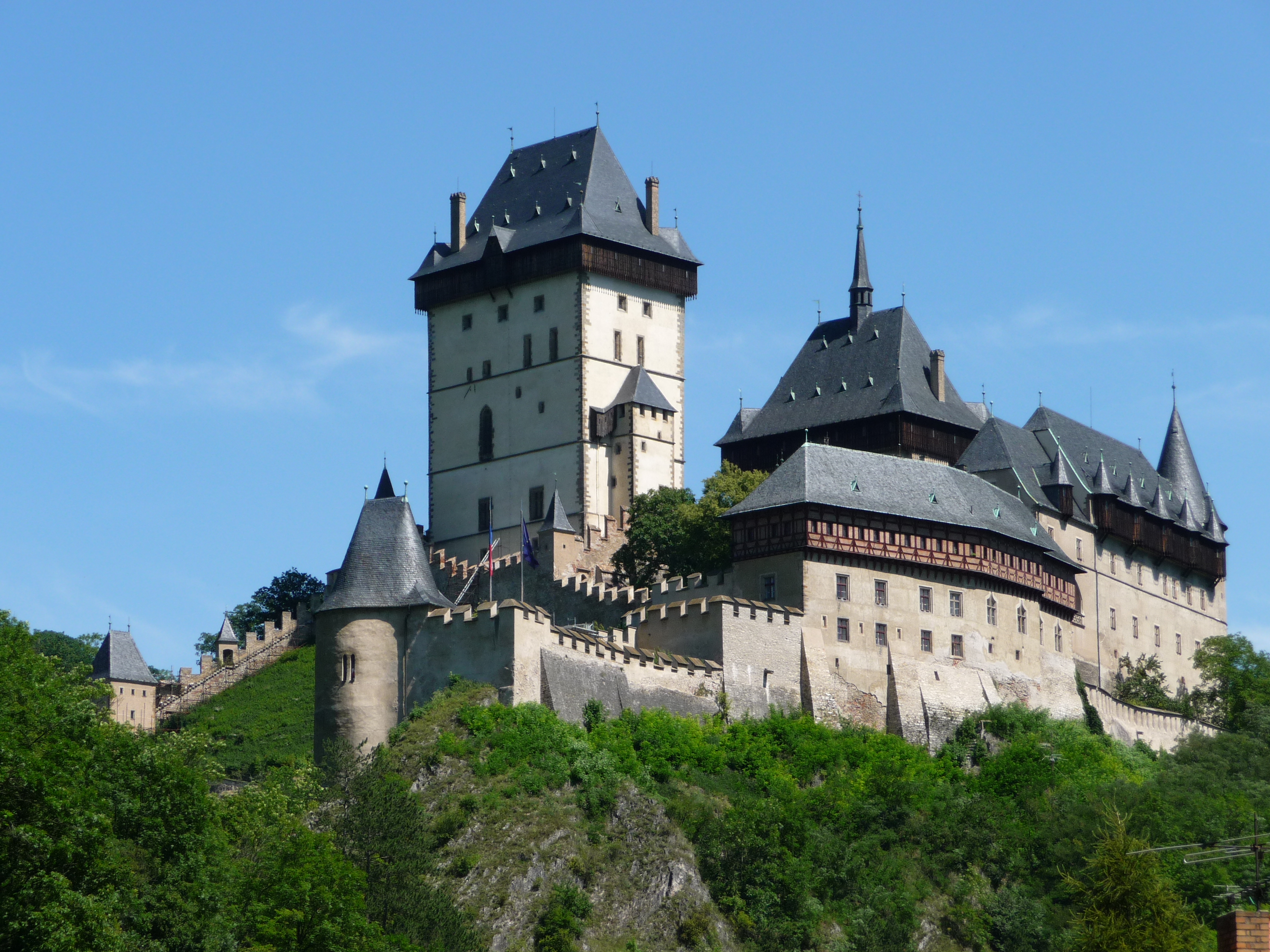Kastil abad pertengahan Karlštejn.