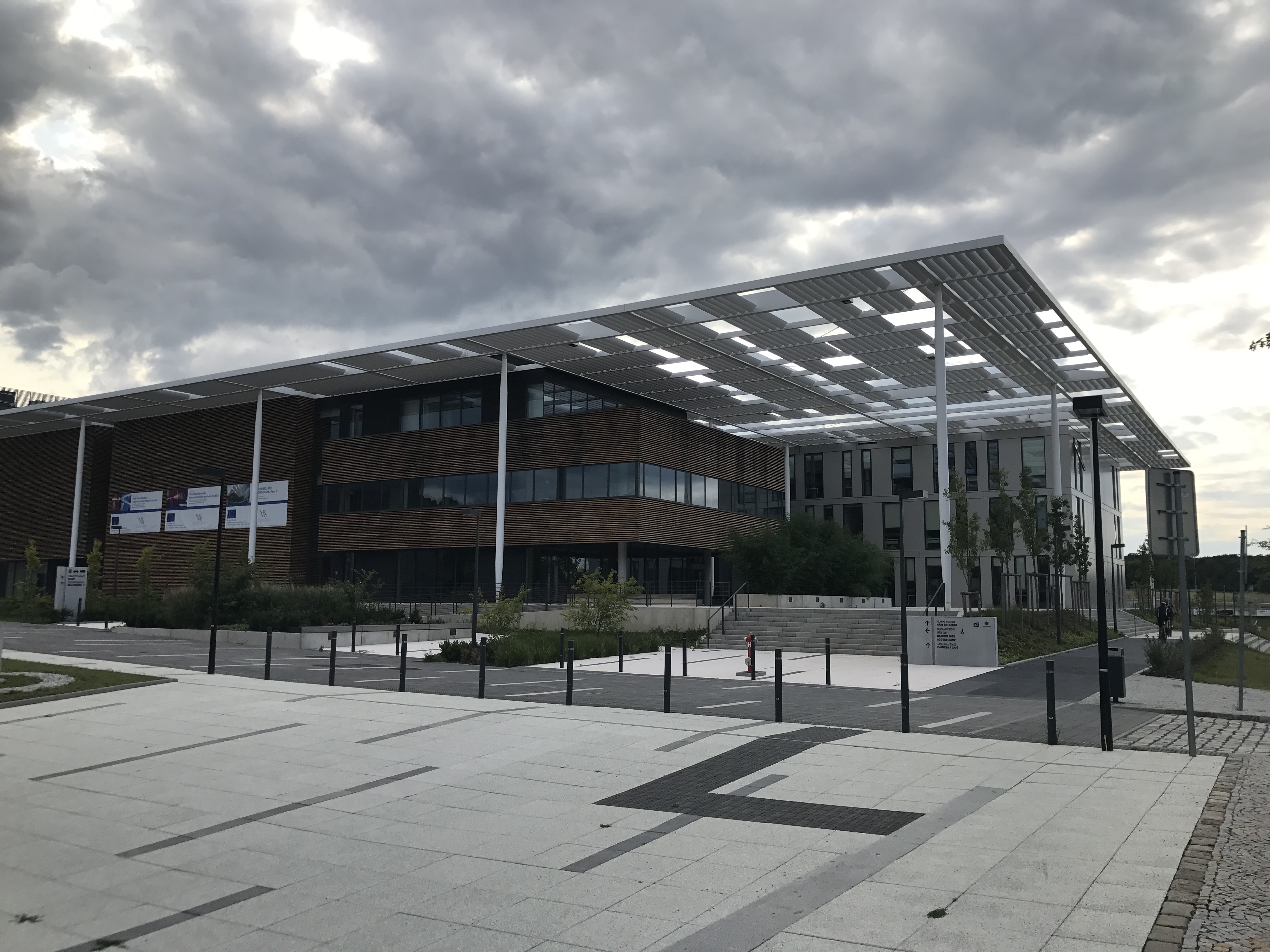 Pusat Sains Eli Beamlines dengan laser terkuat di dunia di Dolní Břežany.