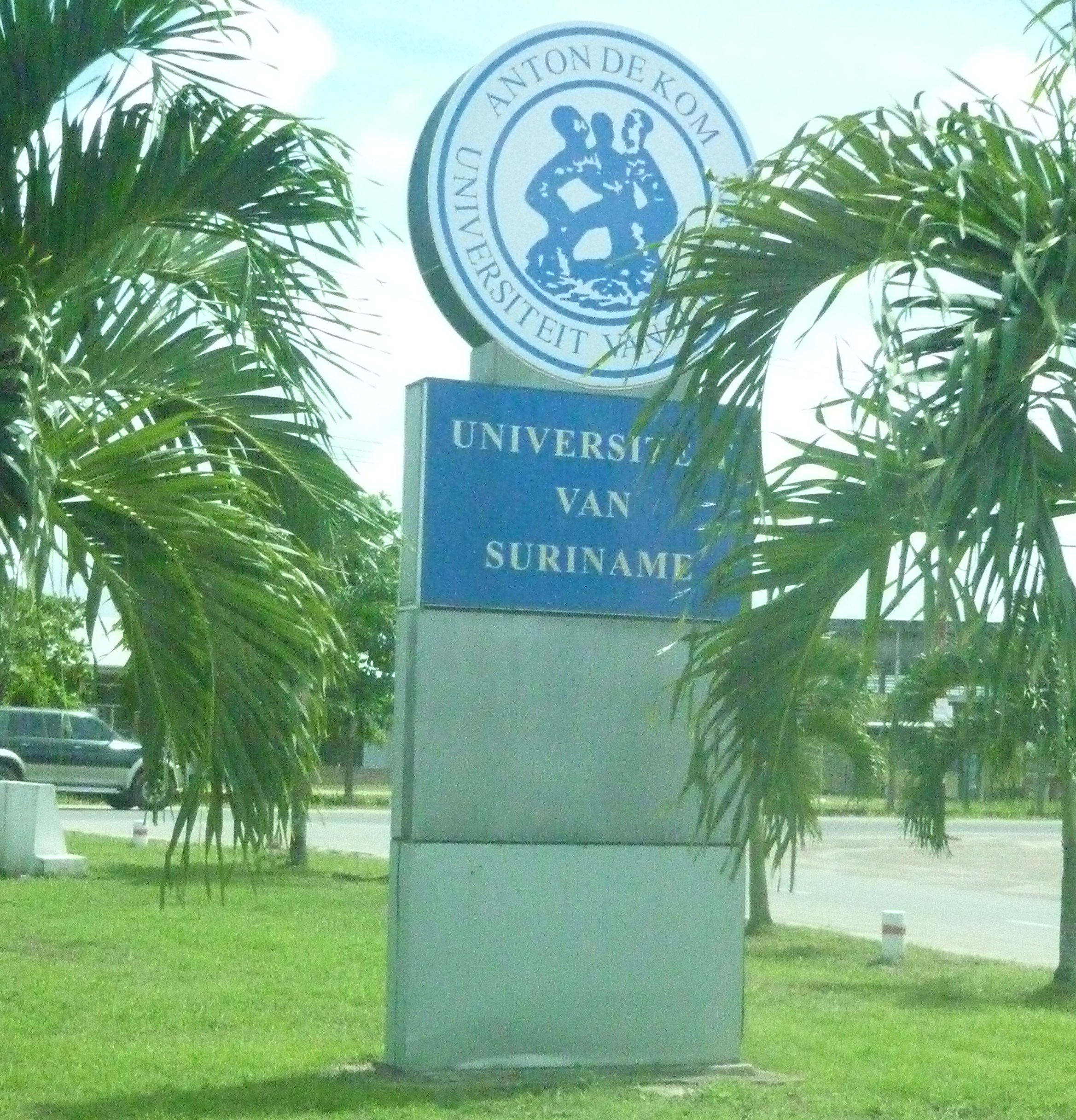 Đại học Anton de Kom của Suriname