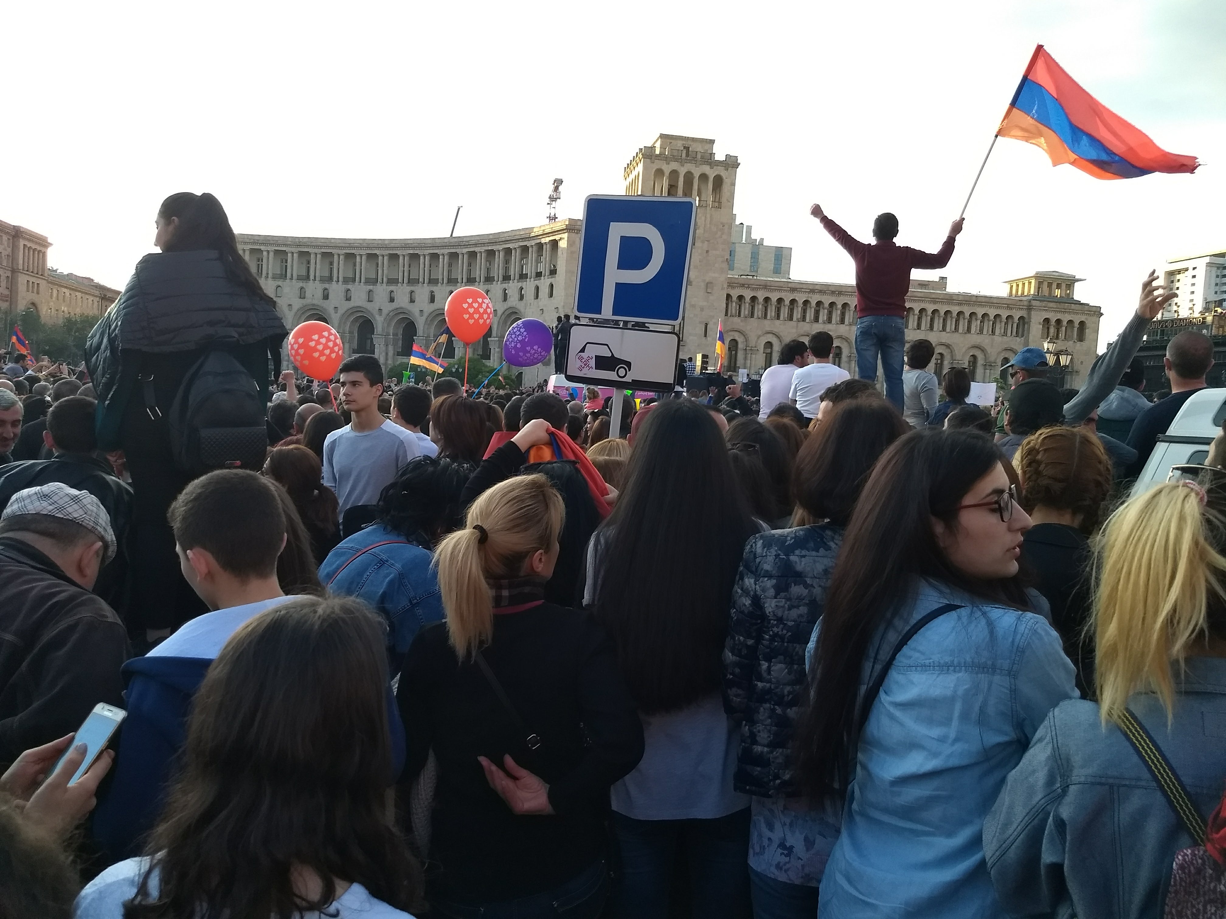 Pada April 2018, rezim kuasi-otoriter Serzh Sargsyan runtuh akibat gerakan protes nasional di Armenia.