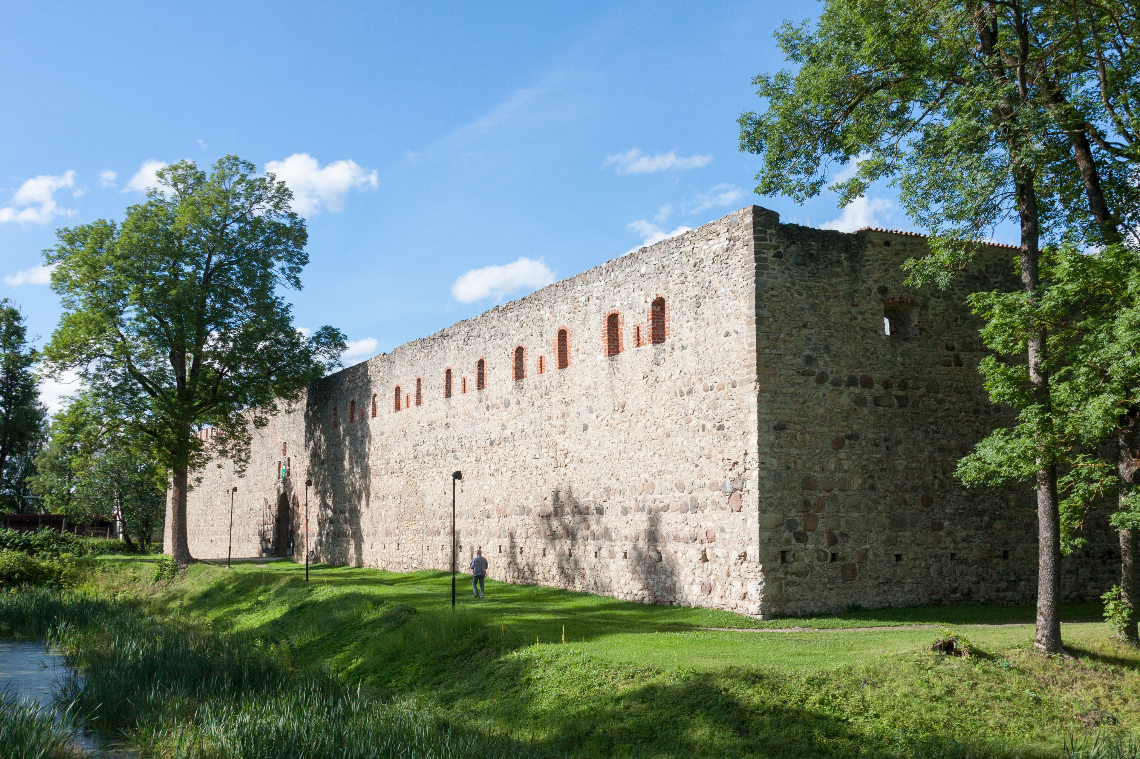 Istana Põltsamaa adalah tempat duduk Magnus, Raja Livonia dari tahun 1570 hingga 1578.