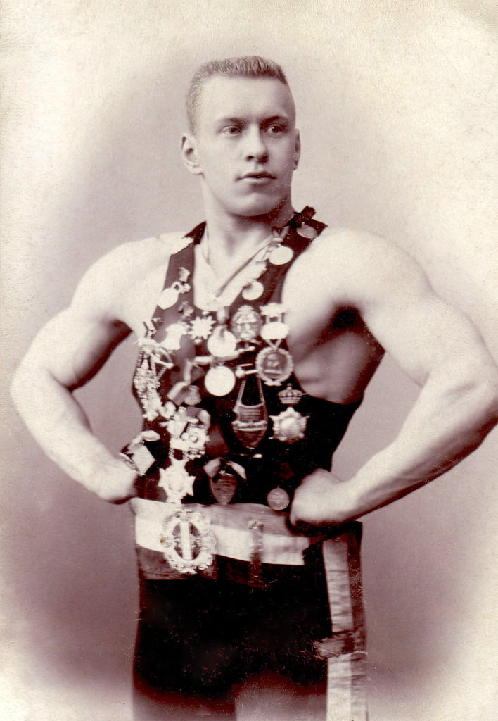Georg Lurich melatih George Hackenschmidt dan Aleksander Aberg, ketiga-tiganya ahli gusti legenda awal abad ke-20.