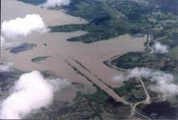 Banjir di Danau Managua setelah Badai Mitch pada tahun 1998, menunjukkan tantangan lingkungan dan kemanusiaan di era pasca-revolusi.