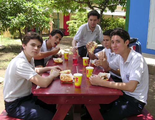 Siswa sekolah menengah Nikaragua di American Nicaraguan School.