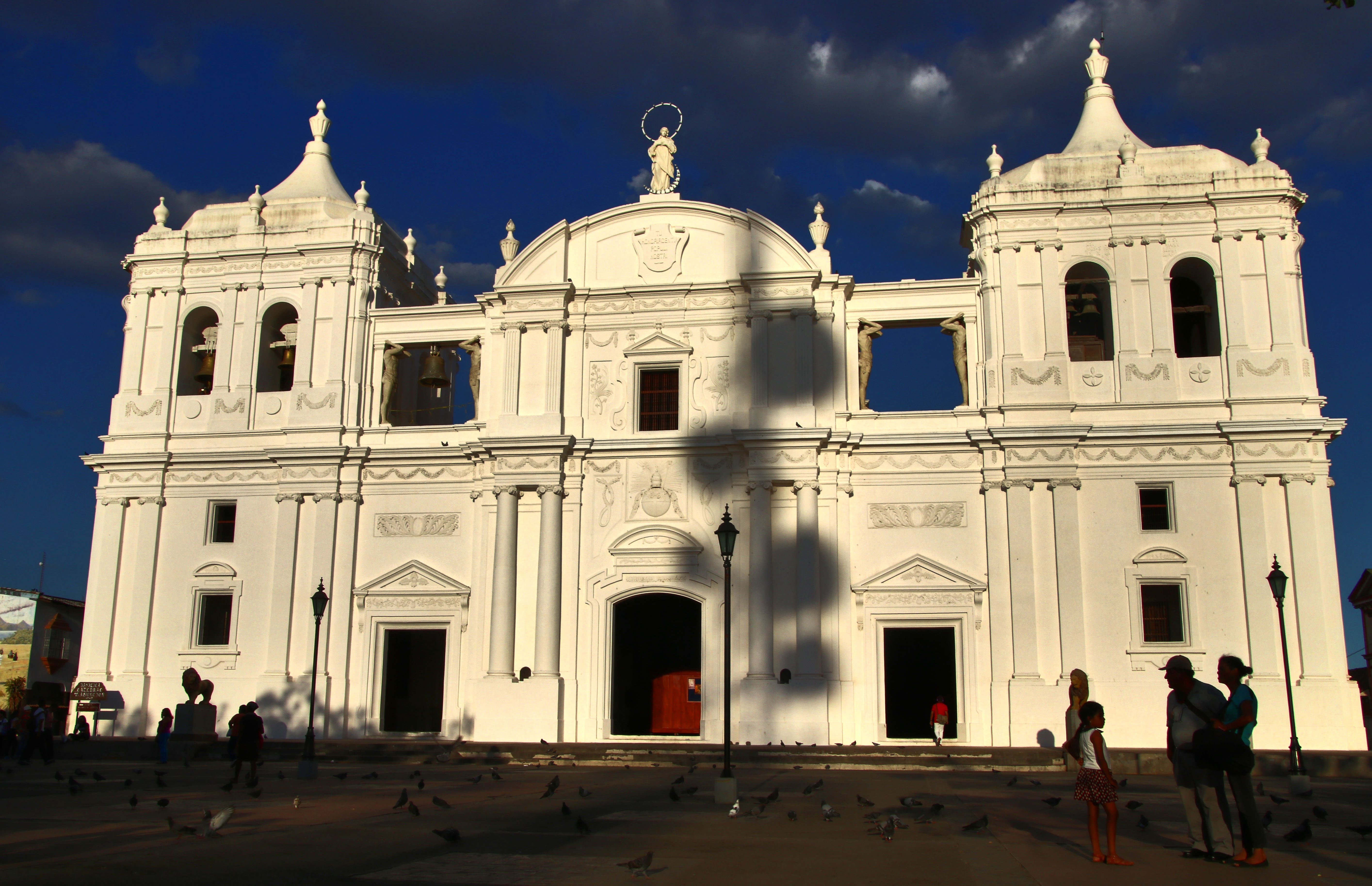 Katedral León, salah satu Situs Warisan Dunia Nikaragua dan pusat penting agama Katolik di negara ini.