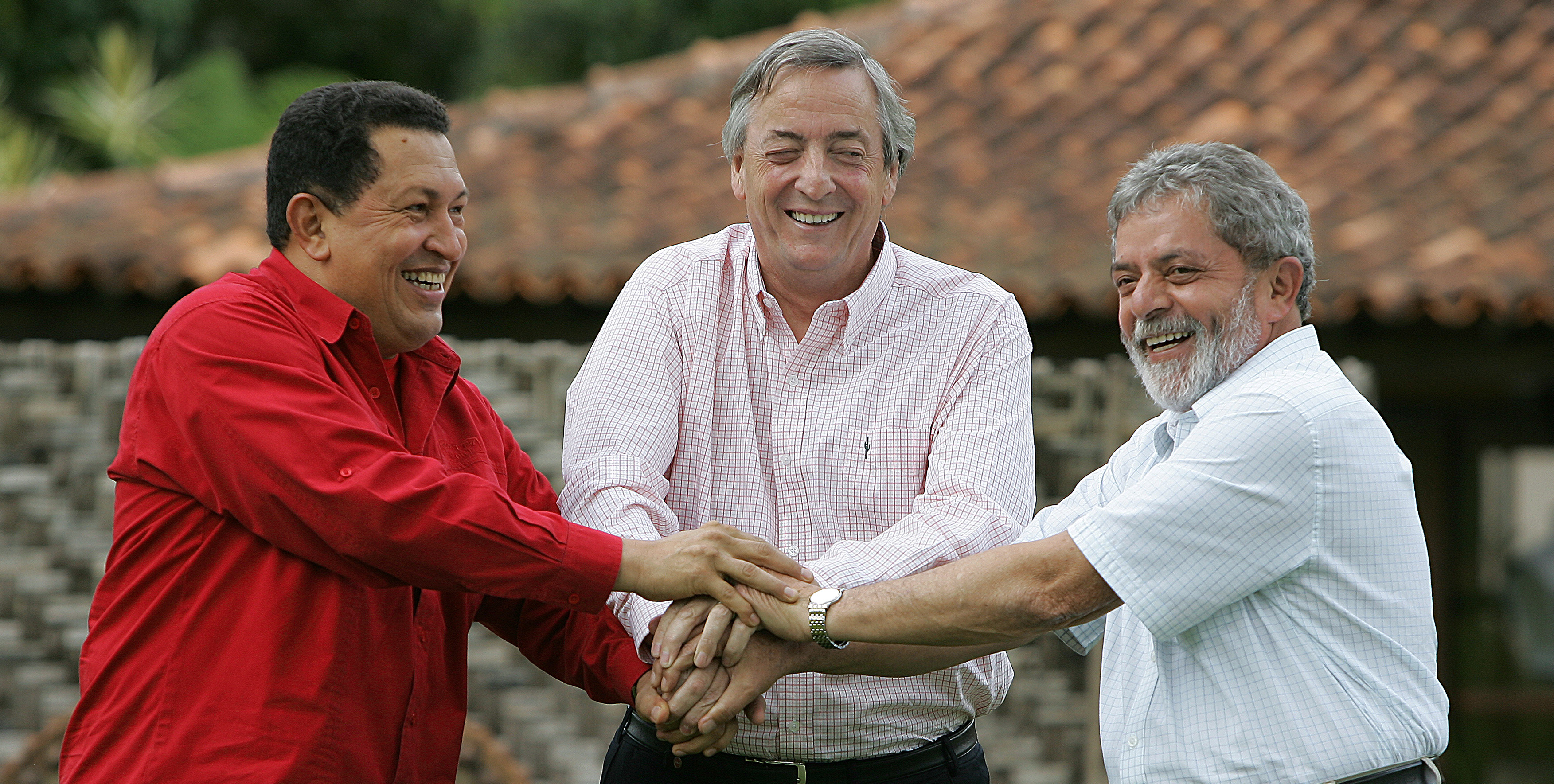 Chávez bersama sesama presiden Amerika Selatan Néstor Kirchner dari Argentina dan Lula da Silva dari Brasil