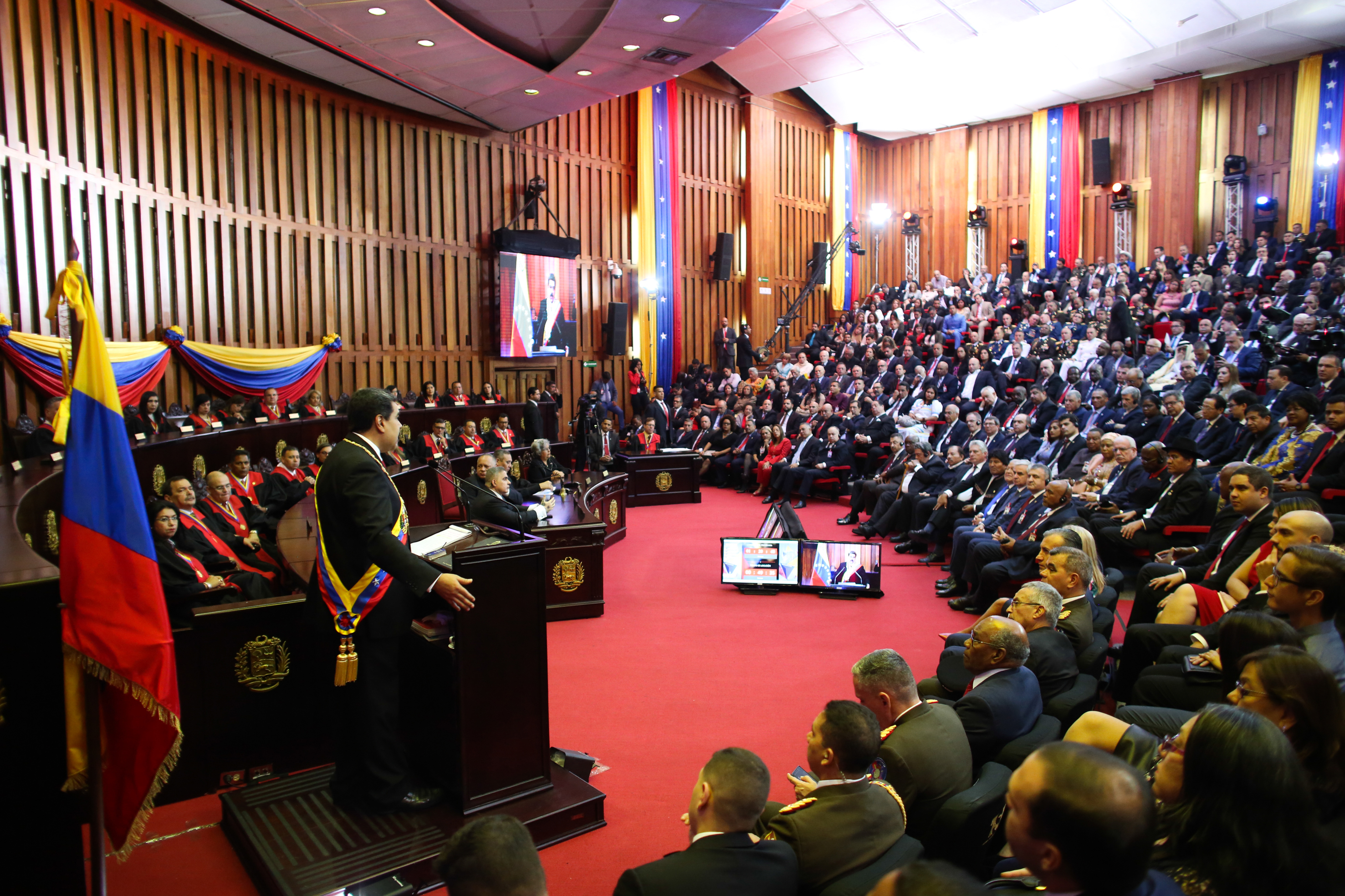 Maduro dilantik untuk masa jabatan kedua yang diperebutkan dan kontroversial pada 10 Januari 2019.