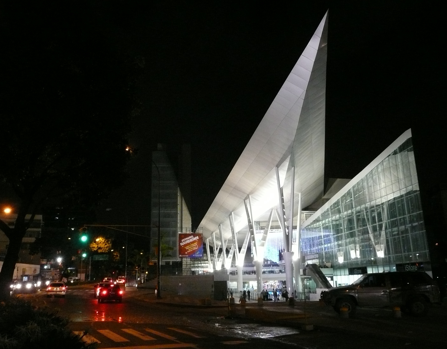 Millenium Mall, salah satu pusat perbelanjaan utama di Caracas