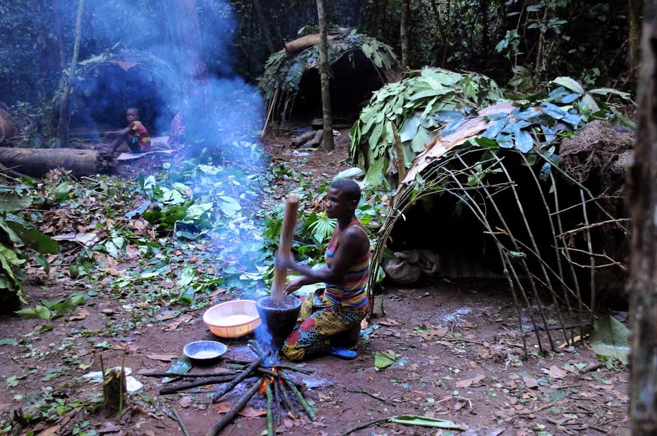 Những người săn bắt hái lượm Aka sống trong Khu bảo tồn Đặc biệt Dzanga-Sangha.