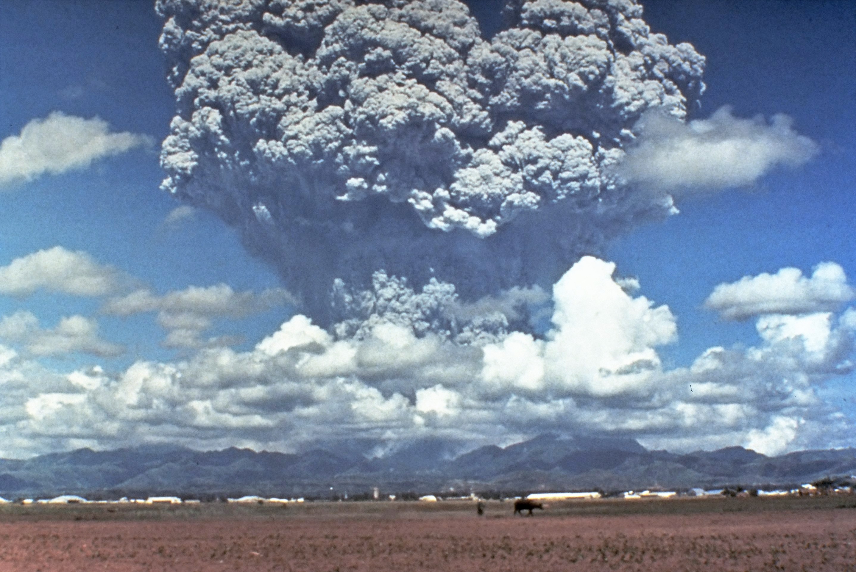 Letusan Gunung Pinatubo pada bulan Jun 1991 merupakan letusan daratan kedua terbesar pada abad ke-20.
