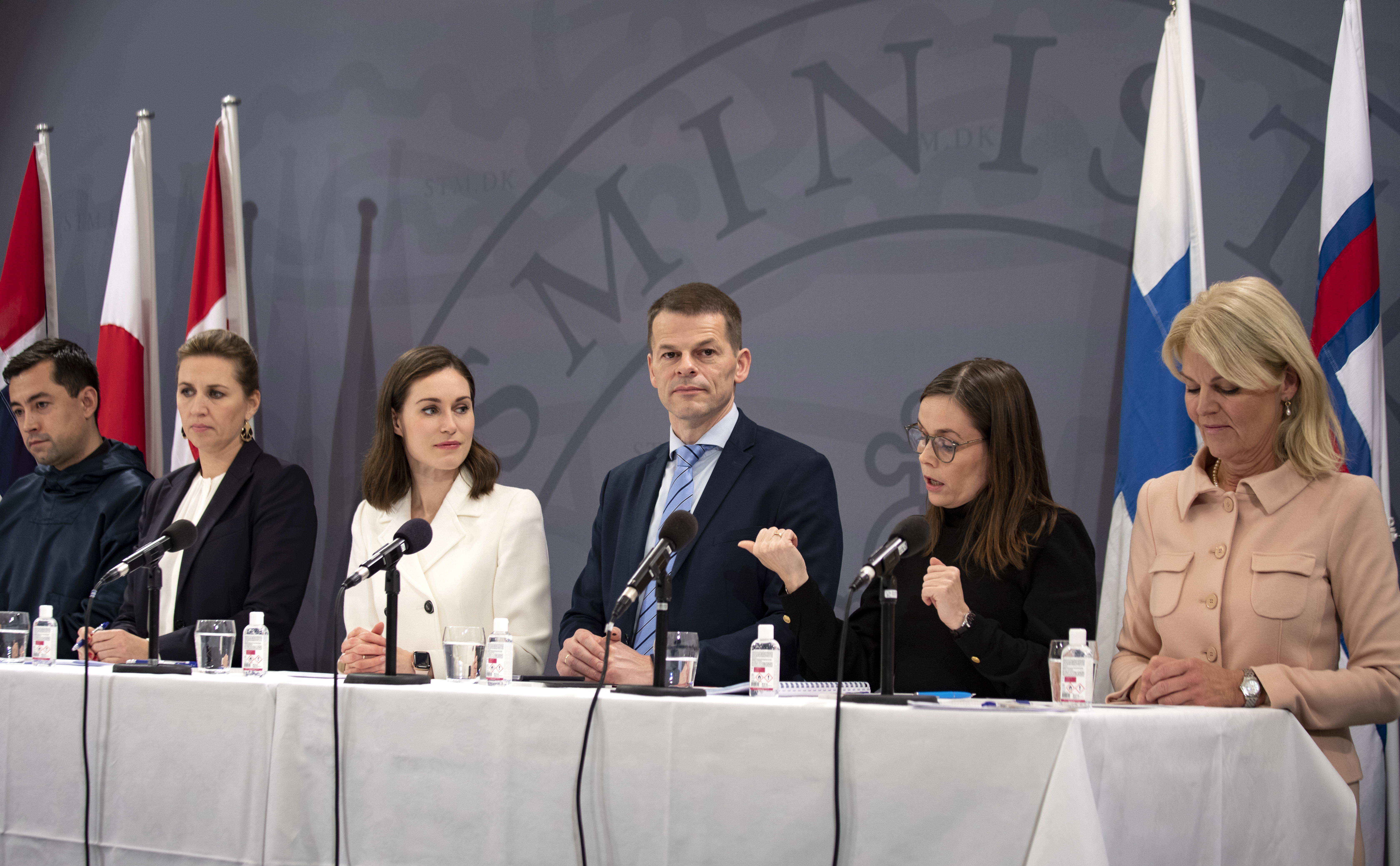 Perdana Menteri Denmark Mette Frederiksen (kedua dari kiri) bersama rekan-rekan asing di Dewan Nordik di Kopenhagen, 2021, menunjukkan pentingnya kerja sama regional.