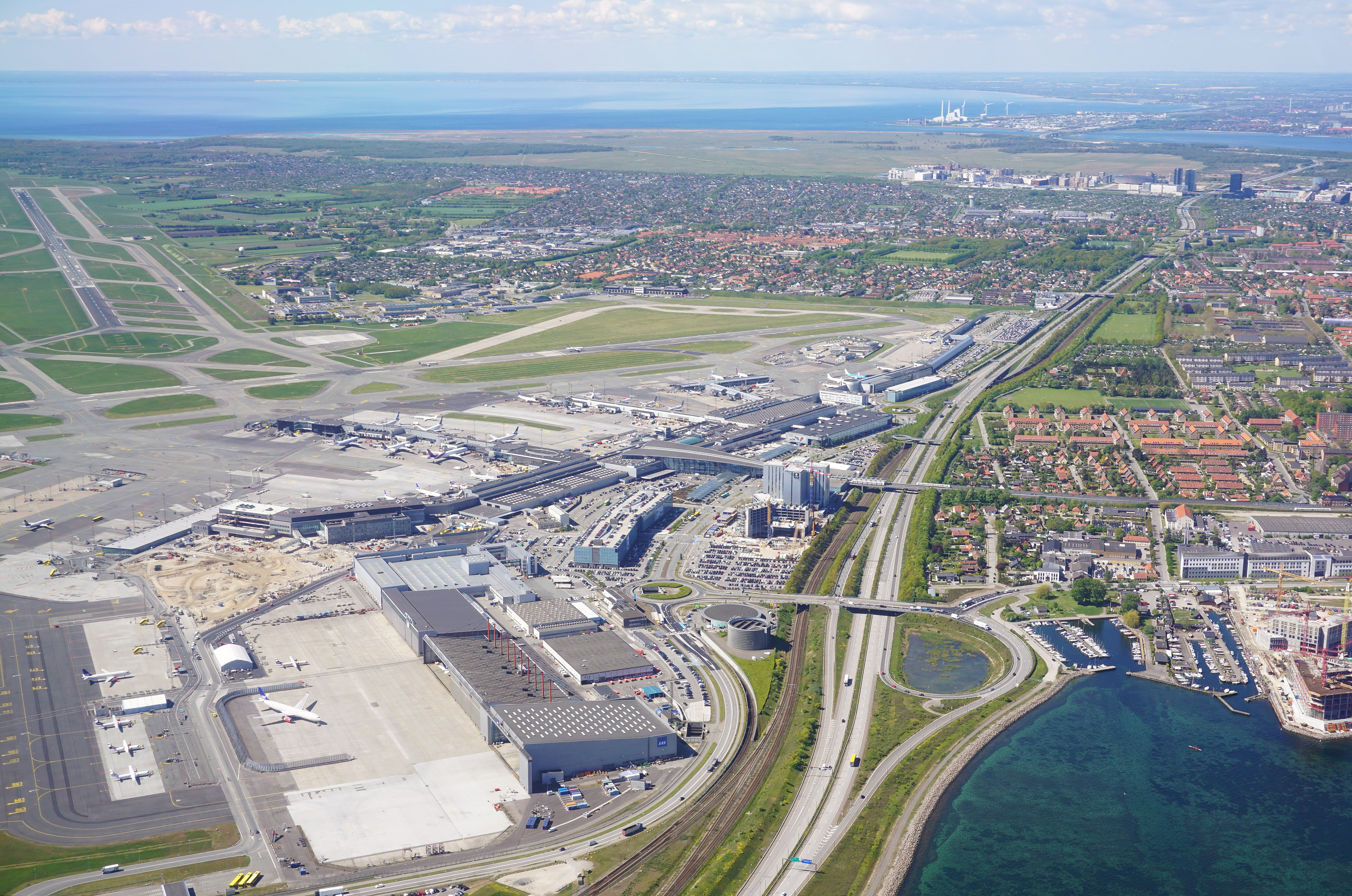 Bandar Udara Kopenhagen adalah bandara terbesar di Skandinavia dan ke-15 tersibuk di Eropa.