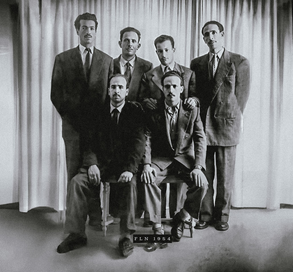 Enam Pemimpin historis FLN: Rabah Bitat, Mostefa Ben Boulaïd, Mourad Didouche, Mohammed Boudiaf, Krim Belkacem, dan Larbi Ben M'Hidi.