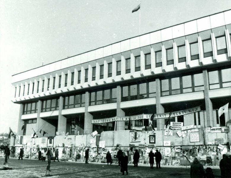 Istana Seimas semasa Peristiwa 13 Januari di Vilnius, Lithuania.