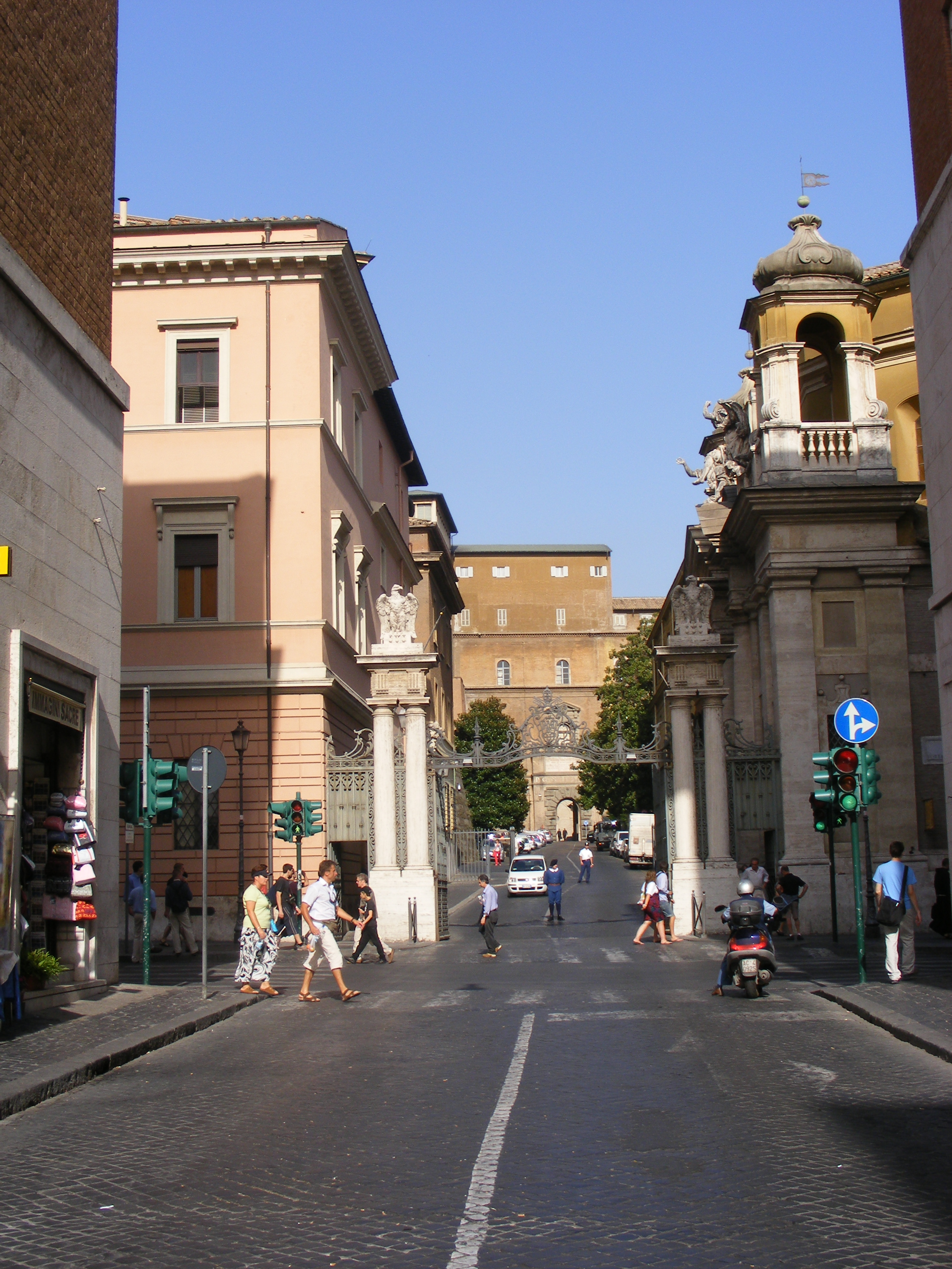サンタンナ門、バチカン市国からイタリアへの入り口