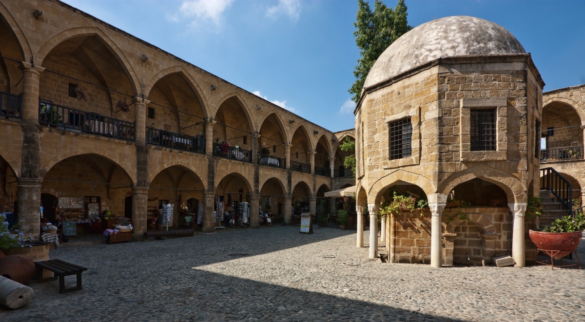 Büyük Han, sebuah karavanserai di Nikosia, adalah contoh arsitektur Utsmaniyah yang masih bertahan di Siprus.