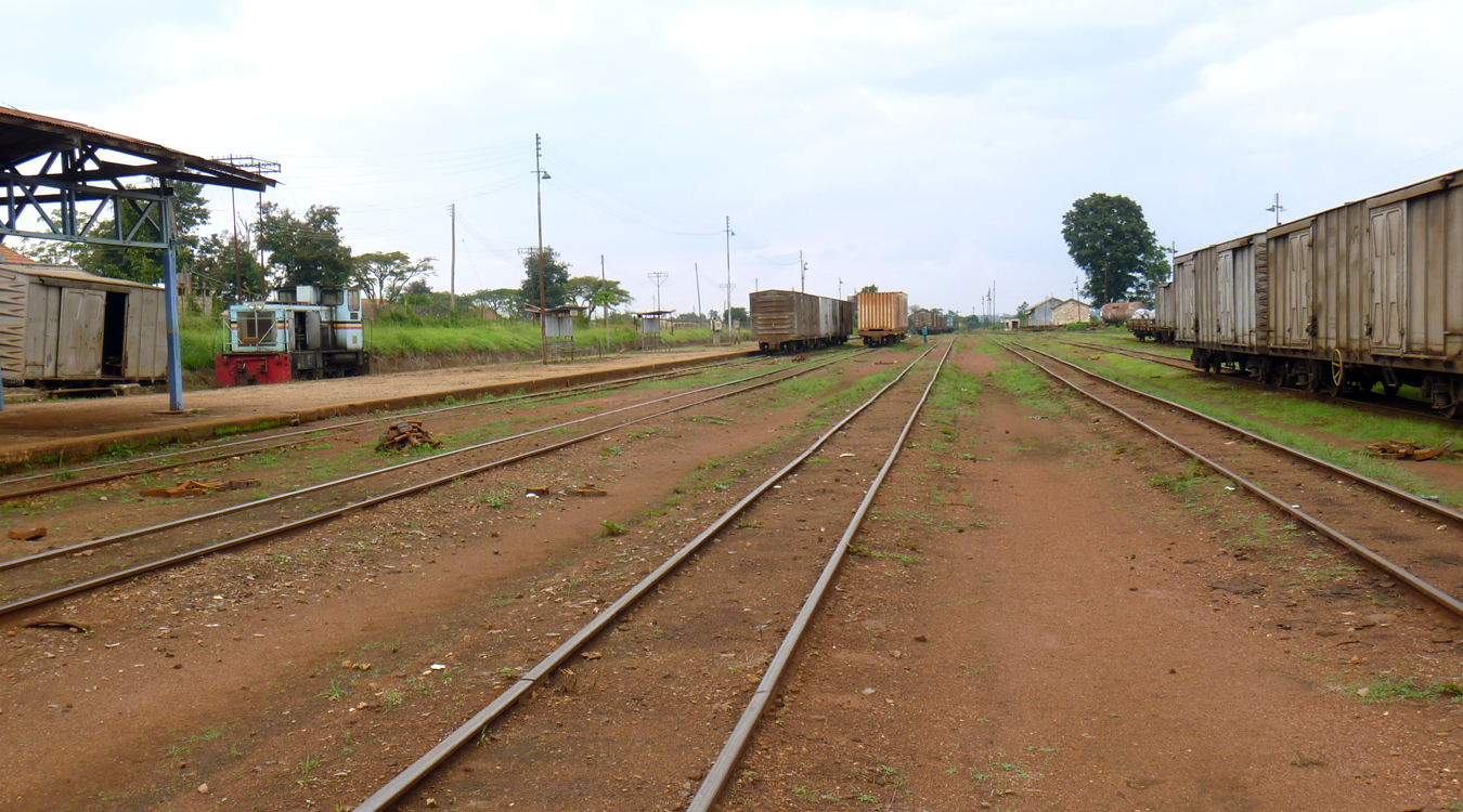Một đoạn đường sắt ở Uganda, một phần của mạng lưới đường sắt quốc gia.