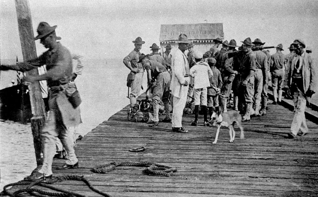 Thủy quân lục chiến Hoa Kỳ đổ bộ lên đất Dominica năm 1916.