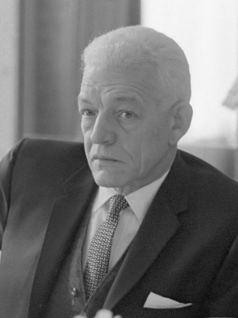 Juan Bosch, tổng thống được bầu cử dân chủ đầu tiên sau Trujillo.