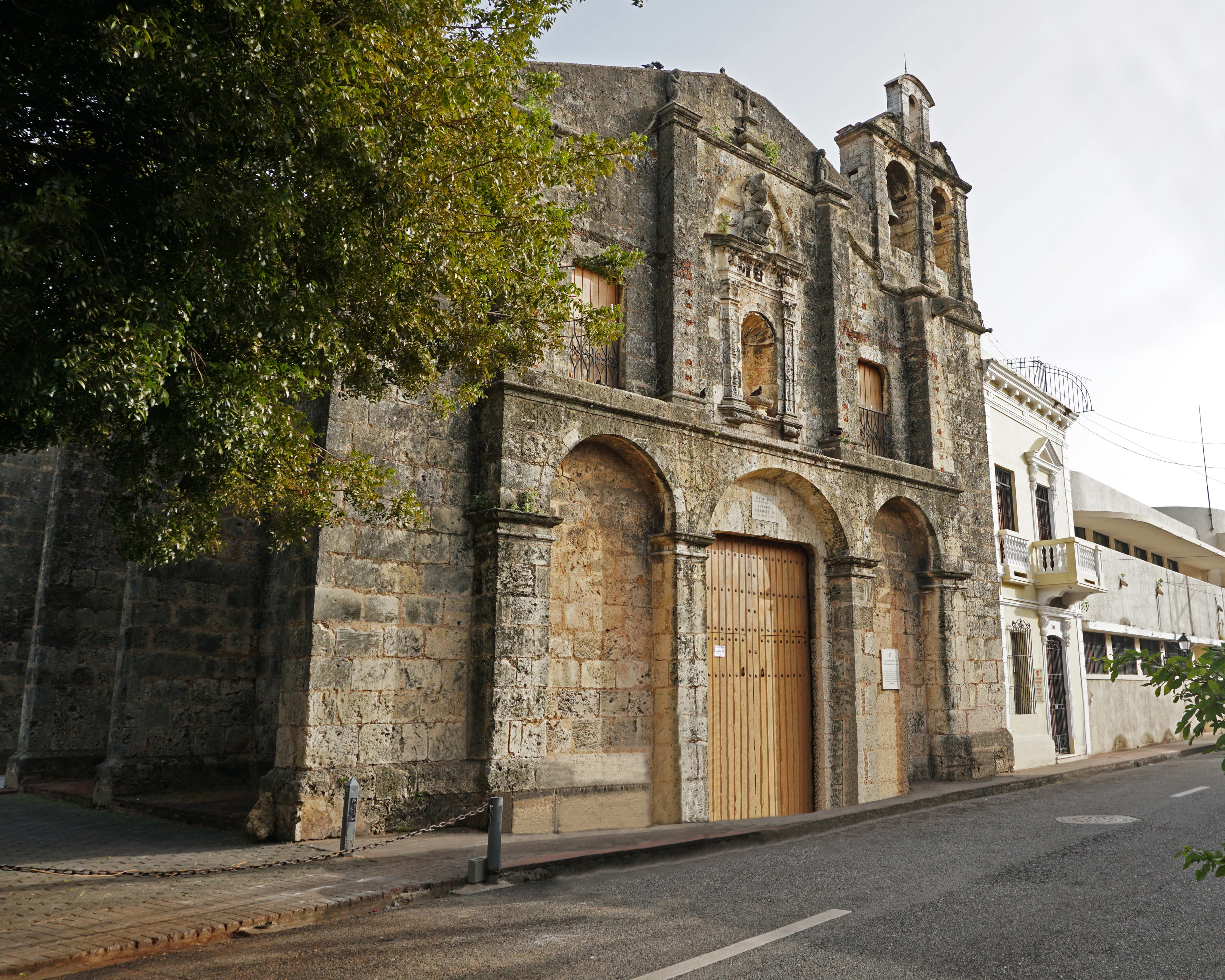 Nhà thờ và Tu viện Regina Angelorum, Khu Thuộc địa Santo Domingo.