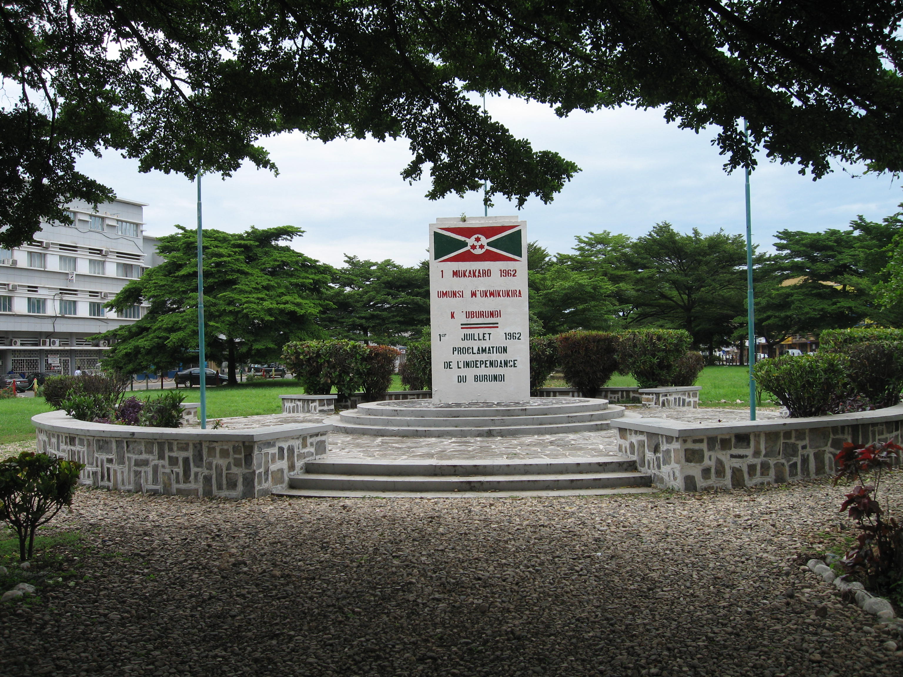 Quảng trường Độc lập và đài tưởng niệm ở Bujumbura.